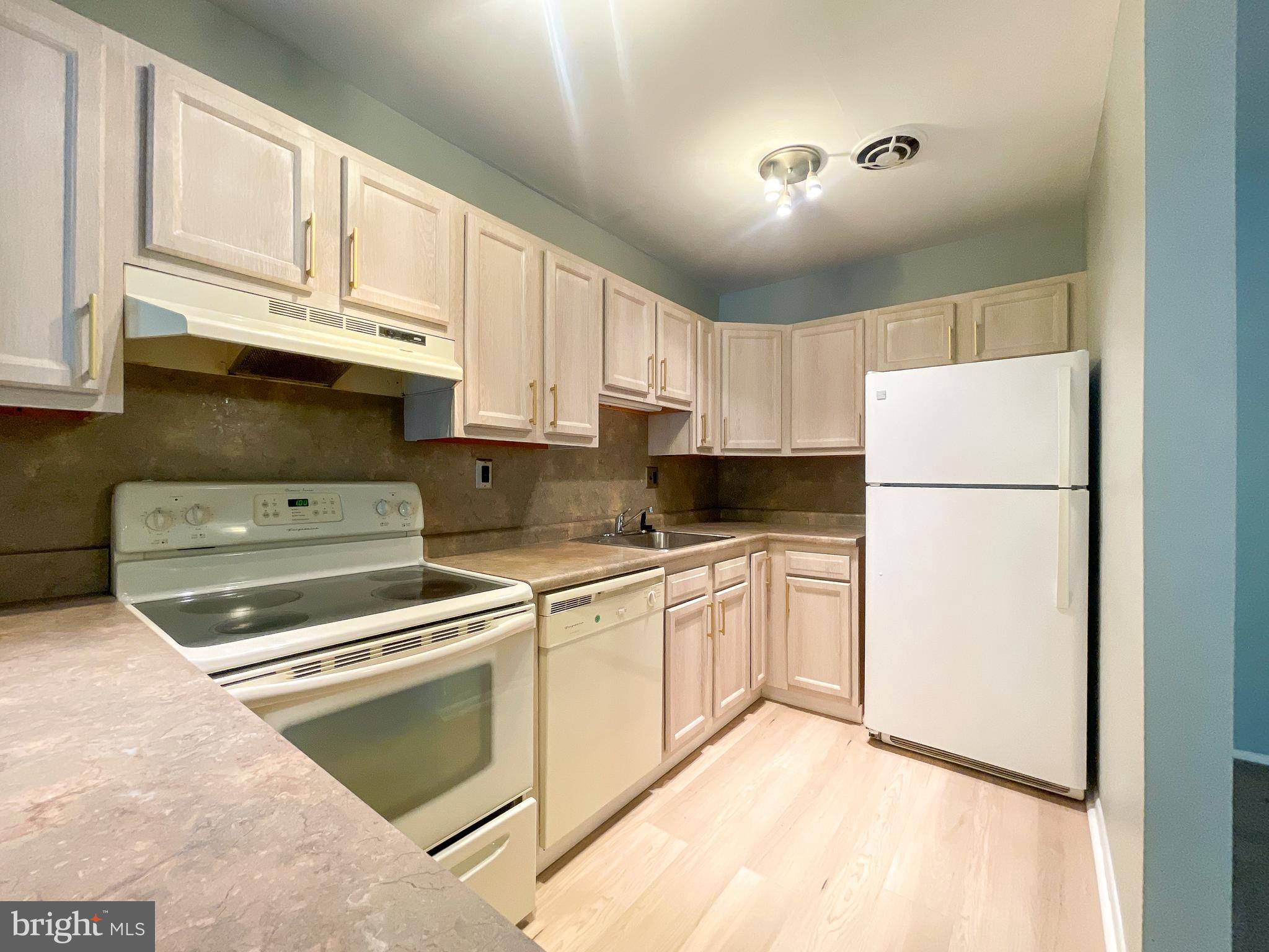 CHELBOURNE PLAZA - Residential Lease