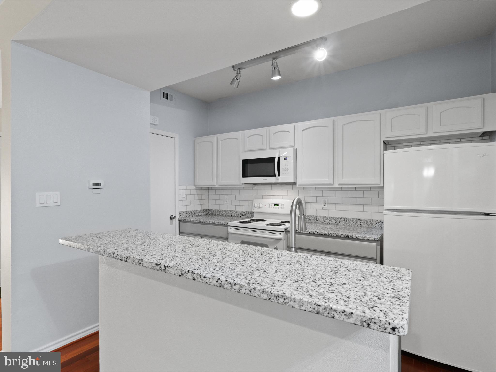 PENDERBROOK SQUARE CONDOMINIUMS - Residential