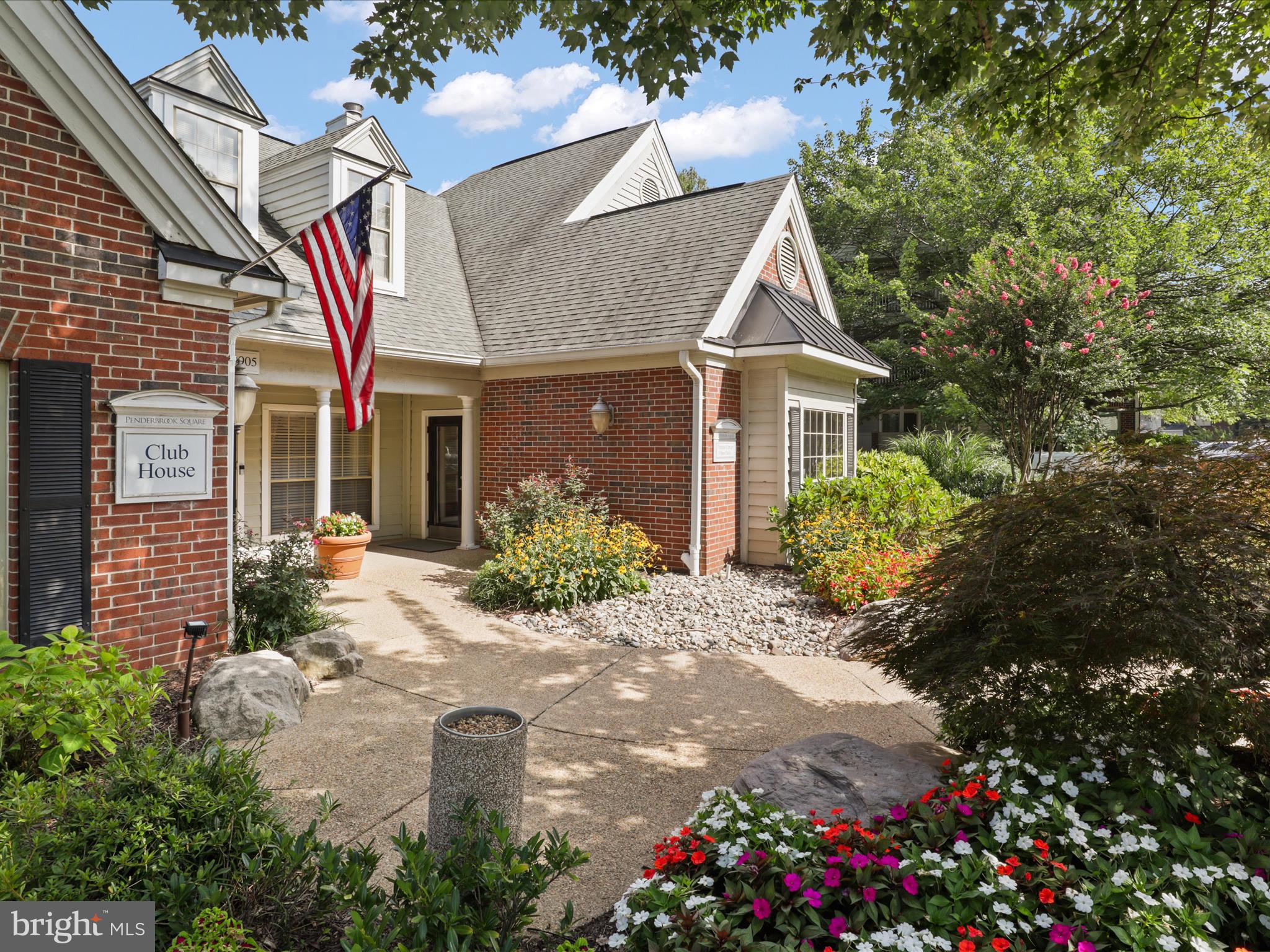 PENDERBROOK SQUARE CONDOMINIUMS - Residential