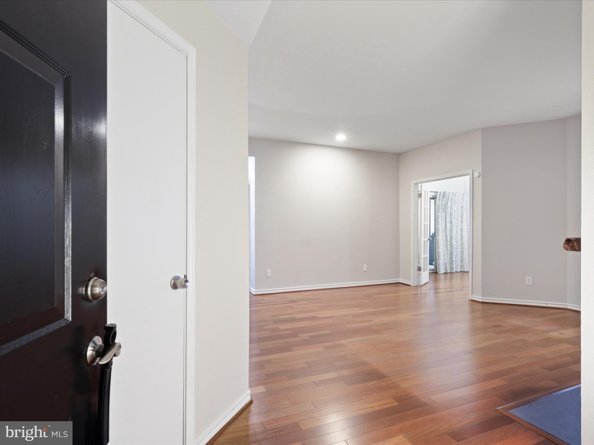 PENDERBROOK SQUARE CONDOMINIUMS - Residential