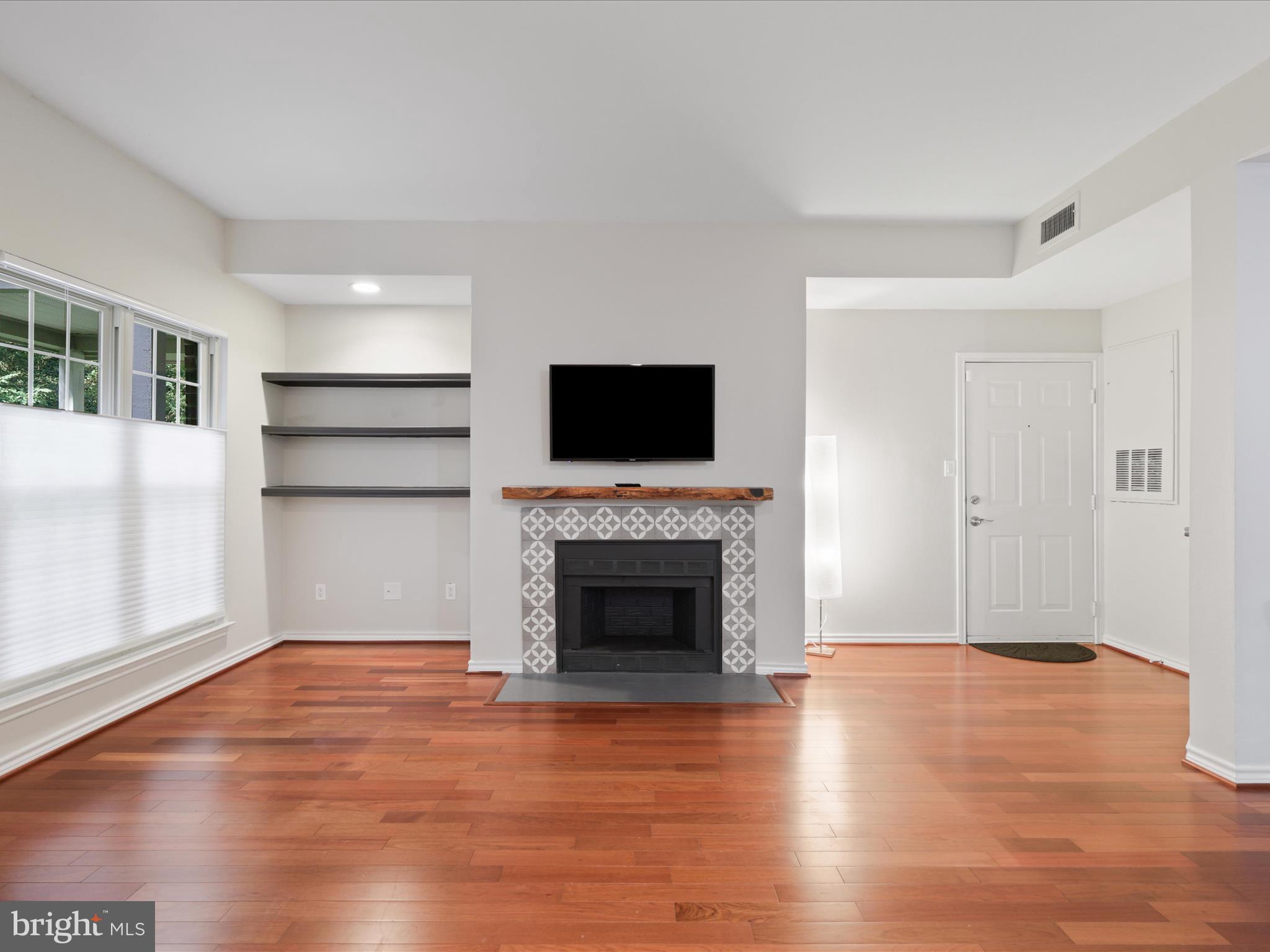 PENDERBROOK SQUARE CONDOMINIUMS - Residential