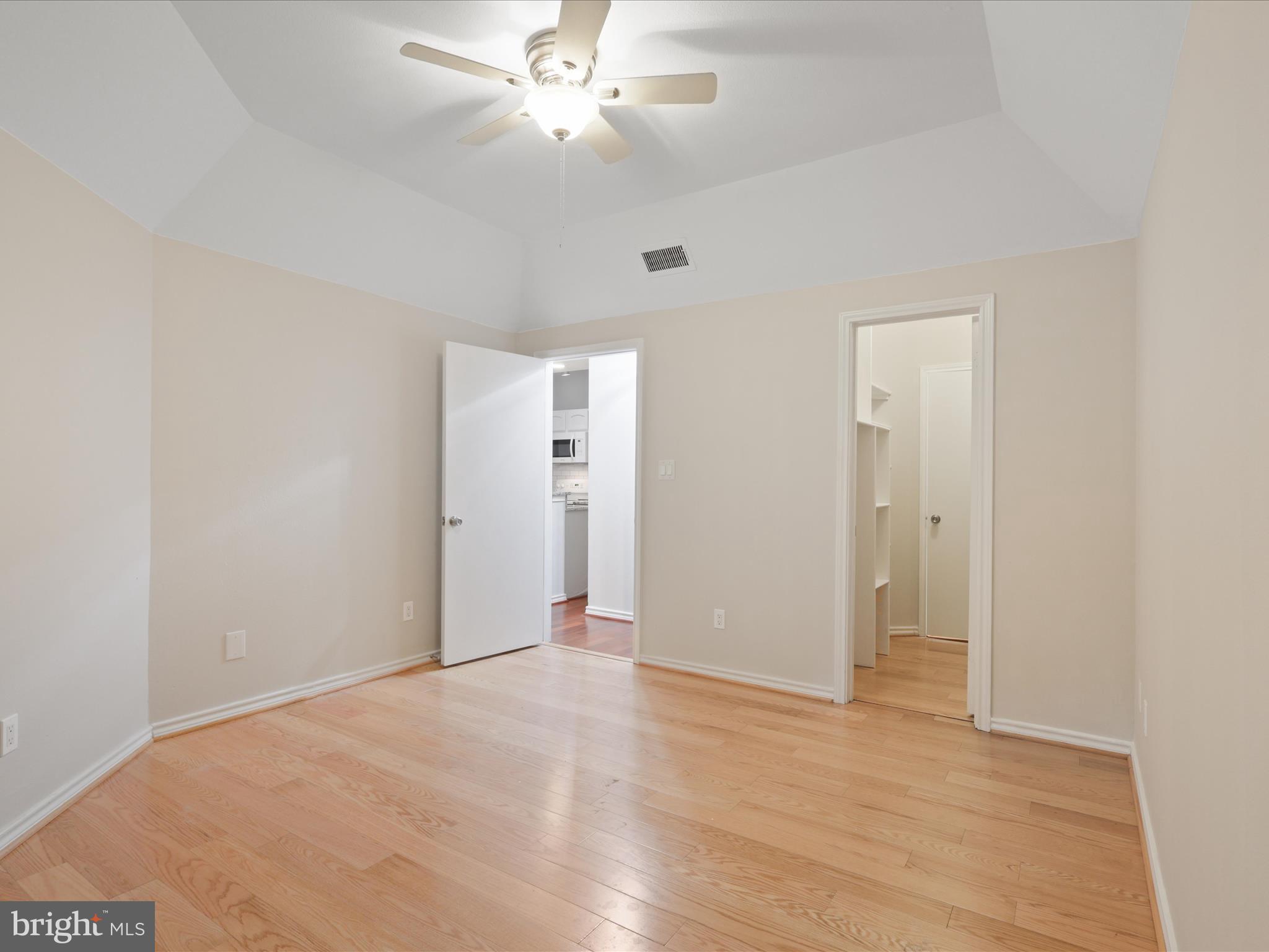 PENDERBROOK SQUARE CONDOMINIUMS - Residential