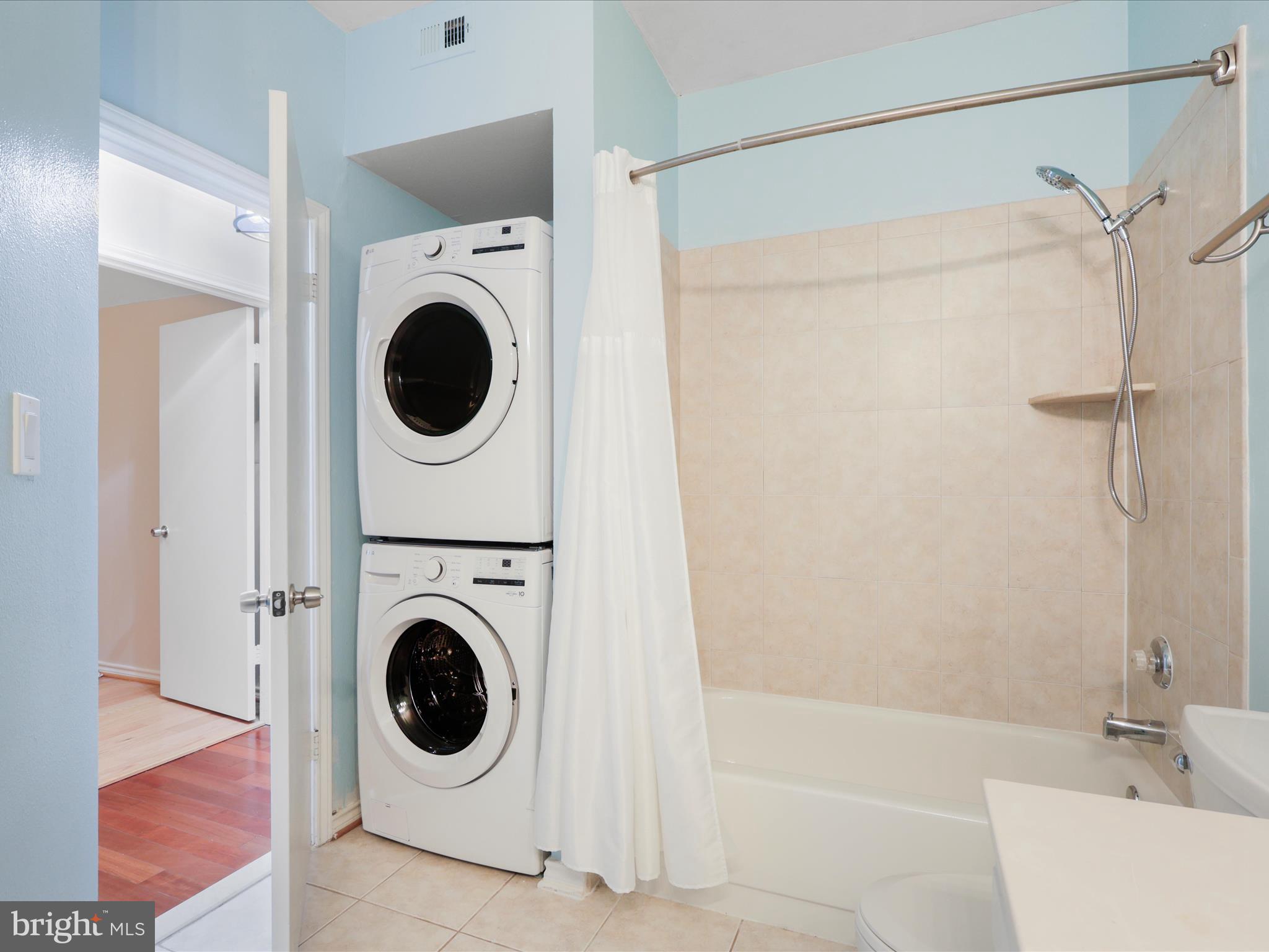 PENDERBROOK SQUARE CONDOMINIUMS - Residential