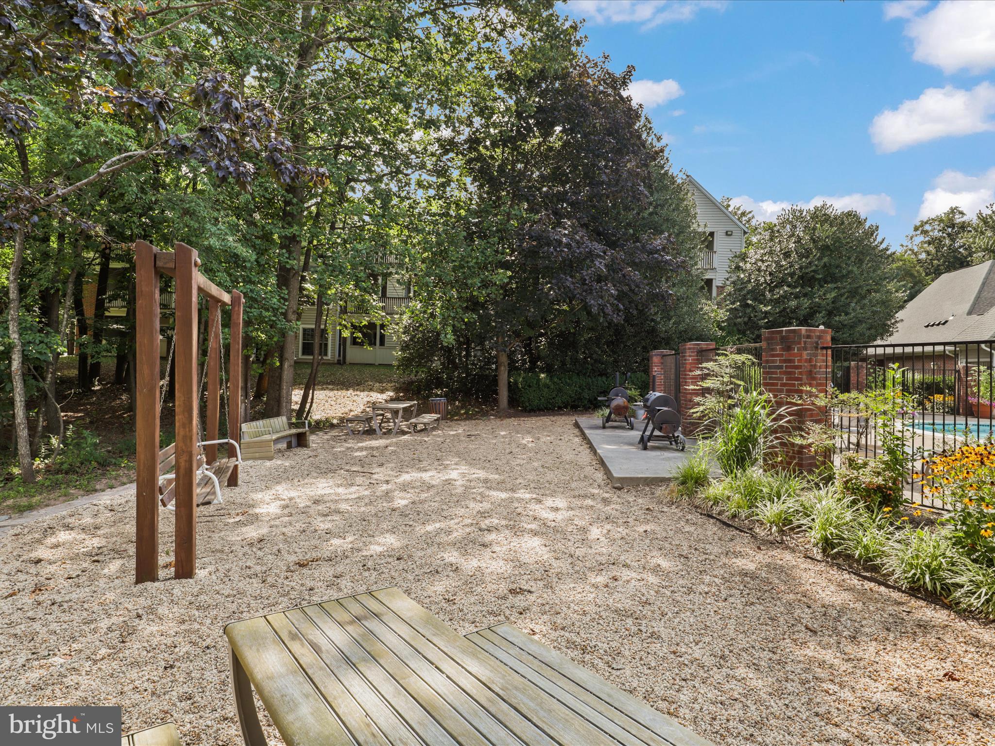 PENDERBROOK SQUARE CONDOMINIUMS - Residential