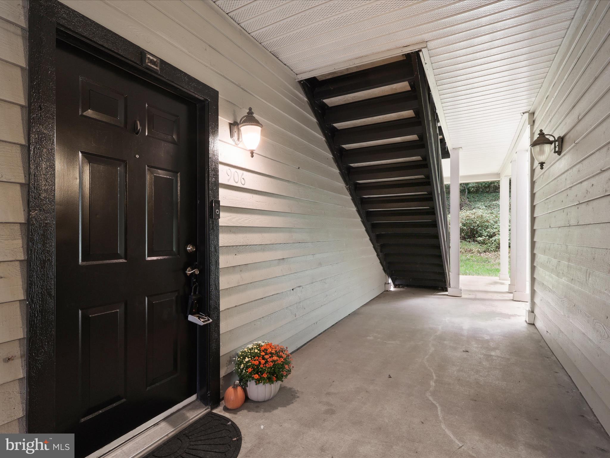 PENDERBROOK SQUARE CONDOMINIUMS - Residential