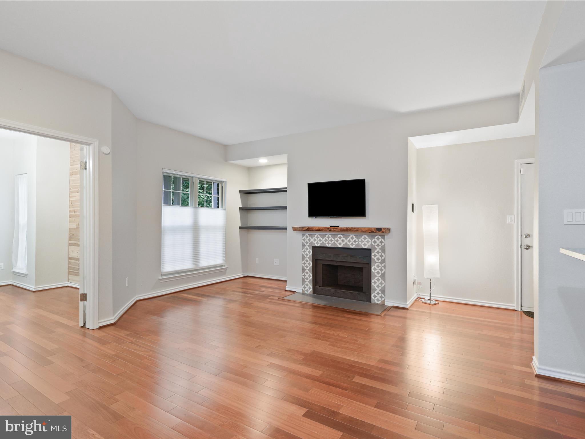 PENDERBROOK SQUARE CONDOMINIUMS - Residential