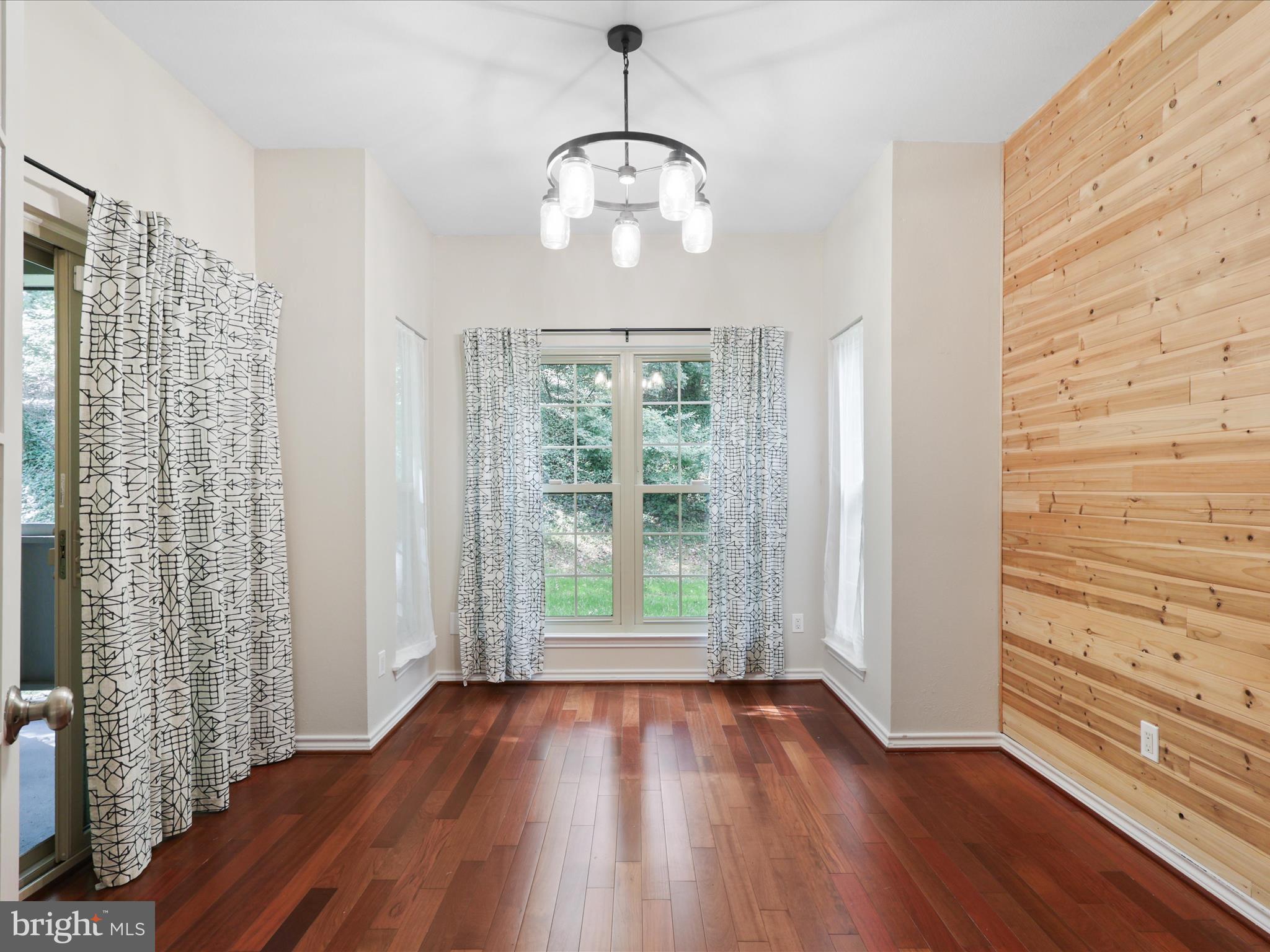 PENDERBROOK SQUARE CONDOMINIUMS - Residential