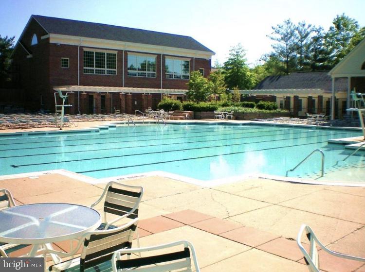 PENDERBROOK SQUARE CONDOMINIUMS - Residential