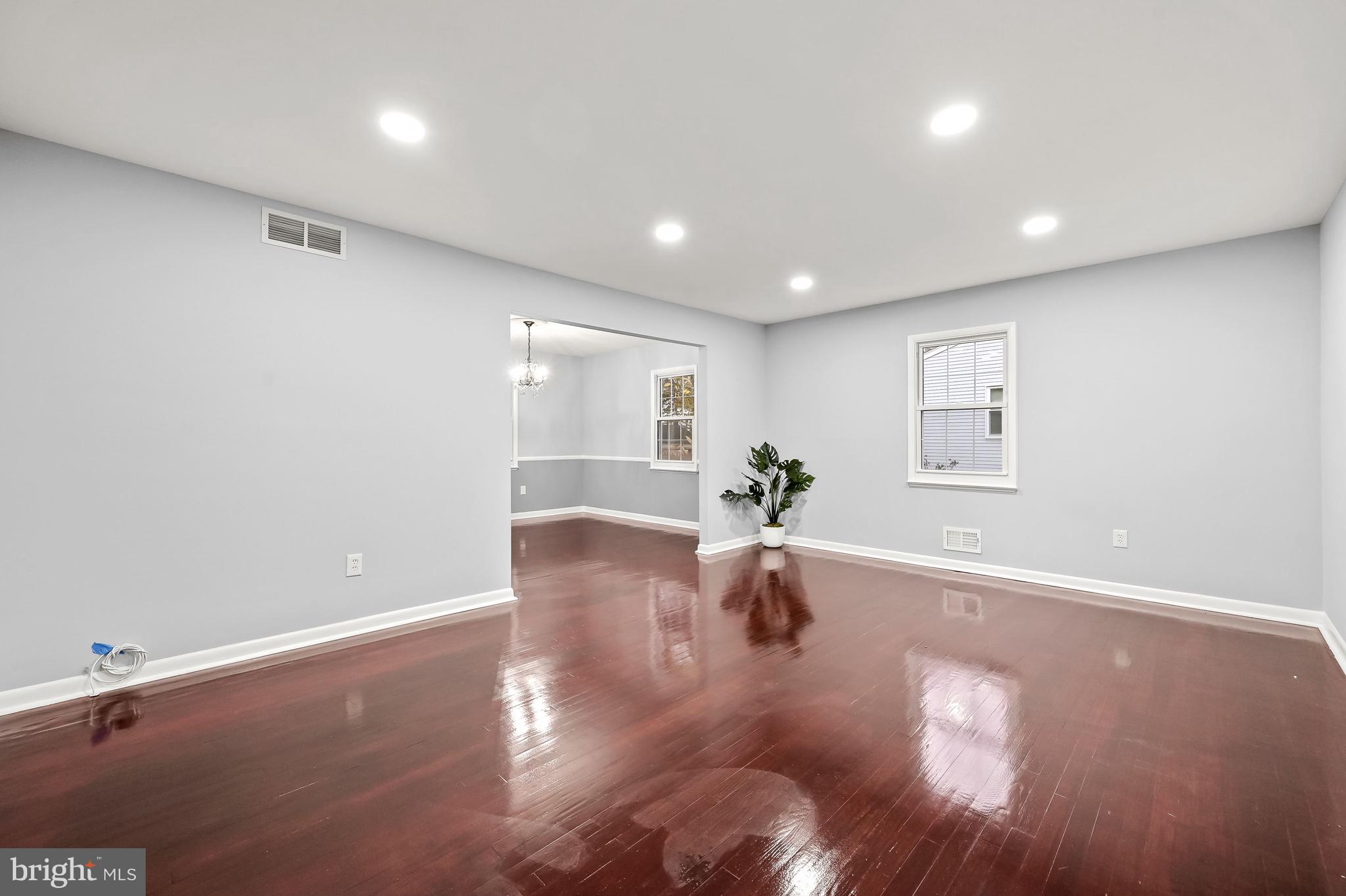 WOODBRIDGE VALLEY - Residential