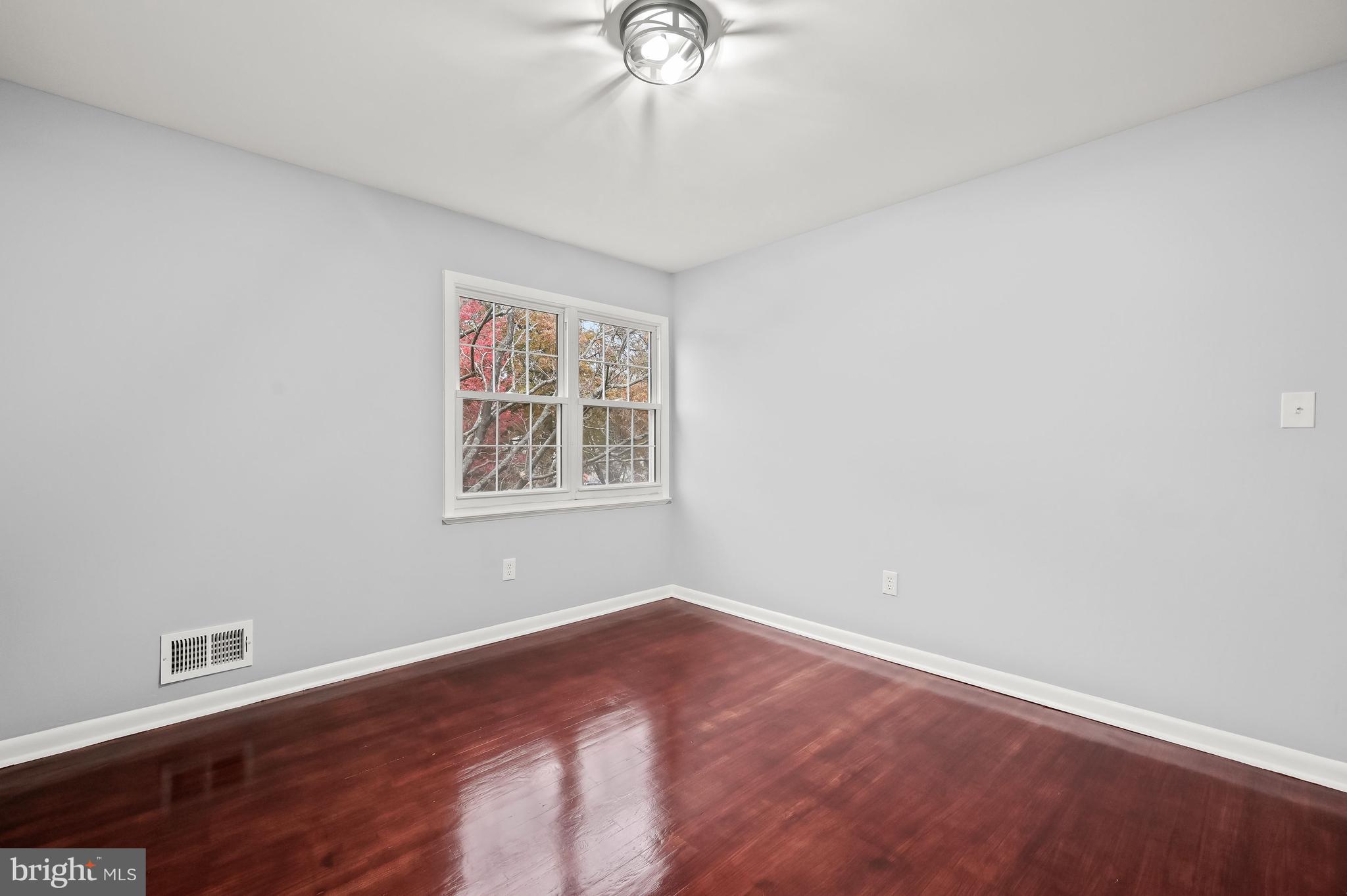 WOODBRIDGE VALLEY - Residential