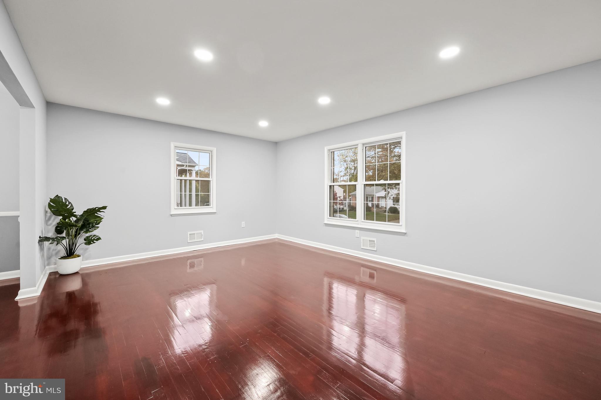 WOODBRIDGE VALLEY - Residential