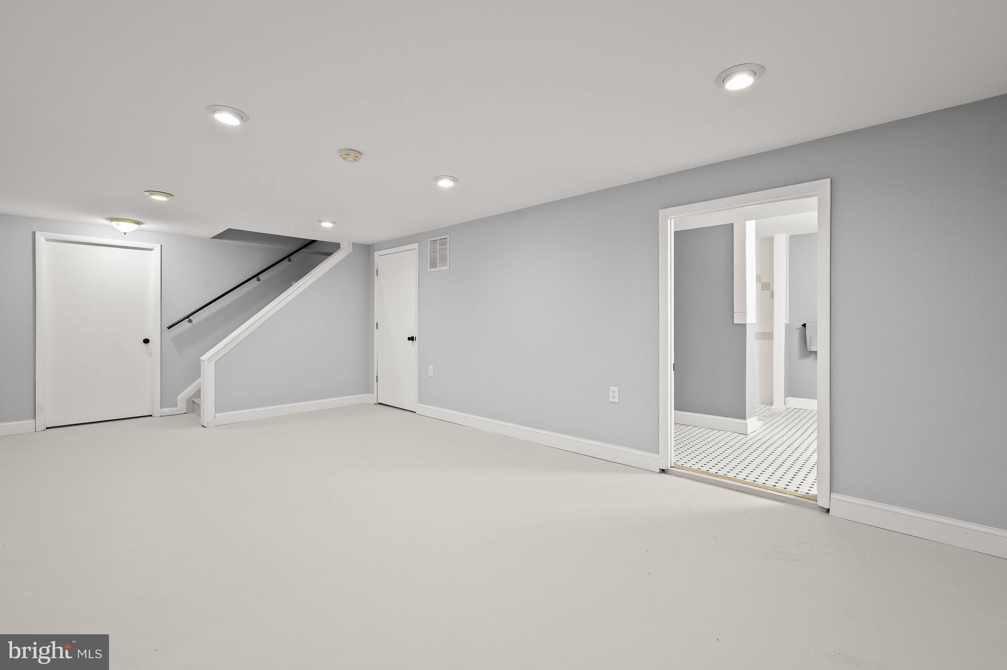 WOODBRIDGE VALLEY - Residential