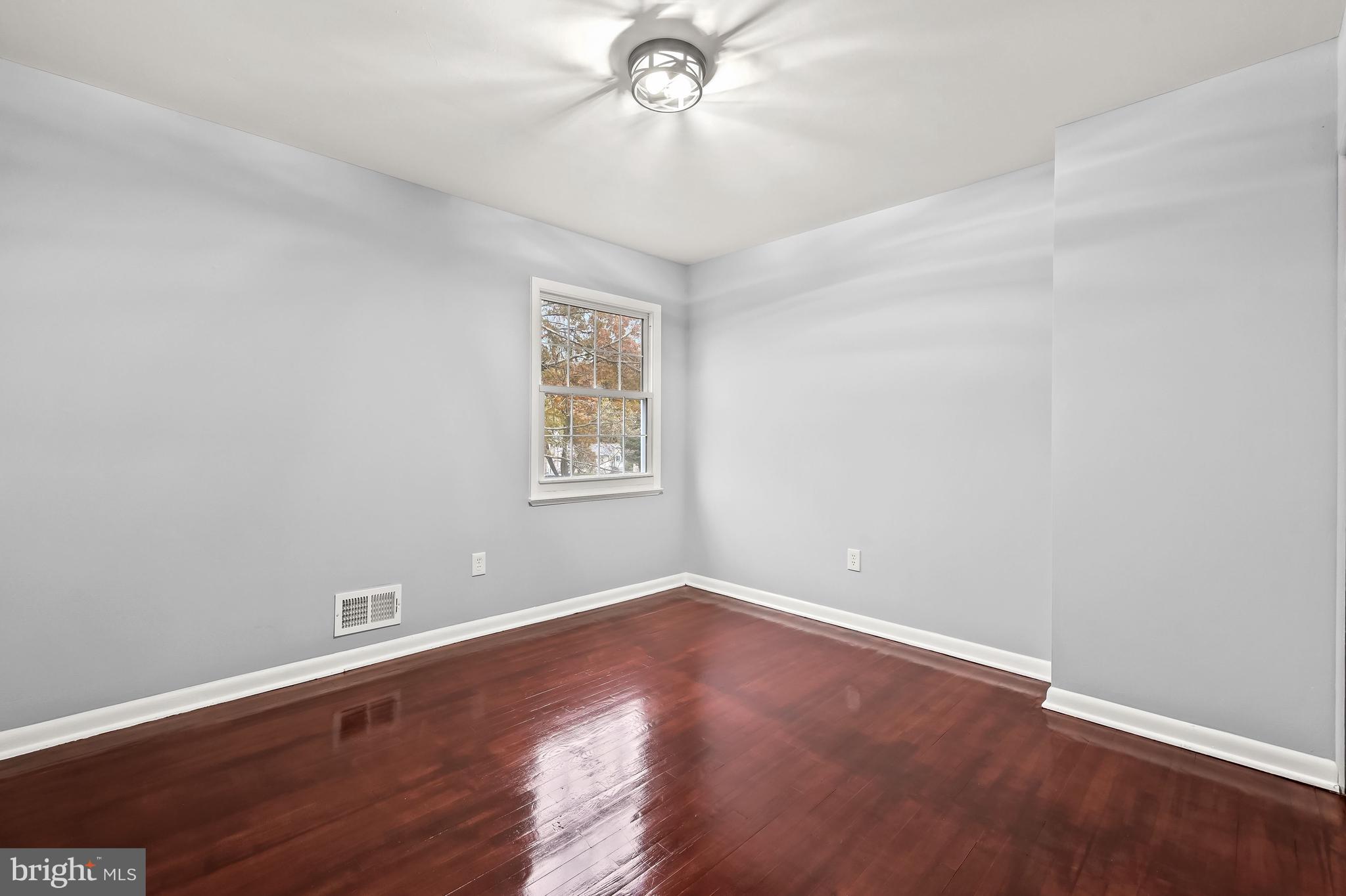 WOODBRIDGE VALLEY - Residential