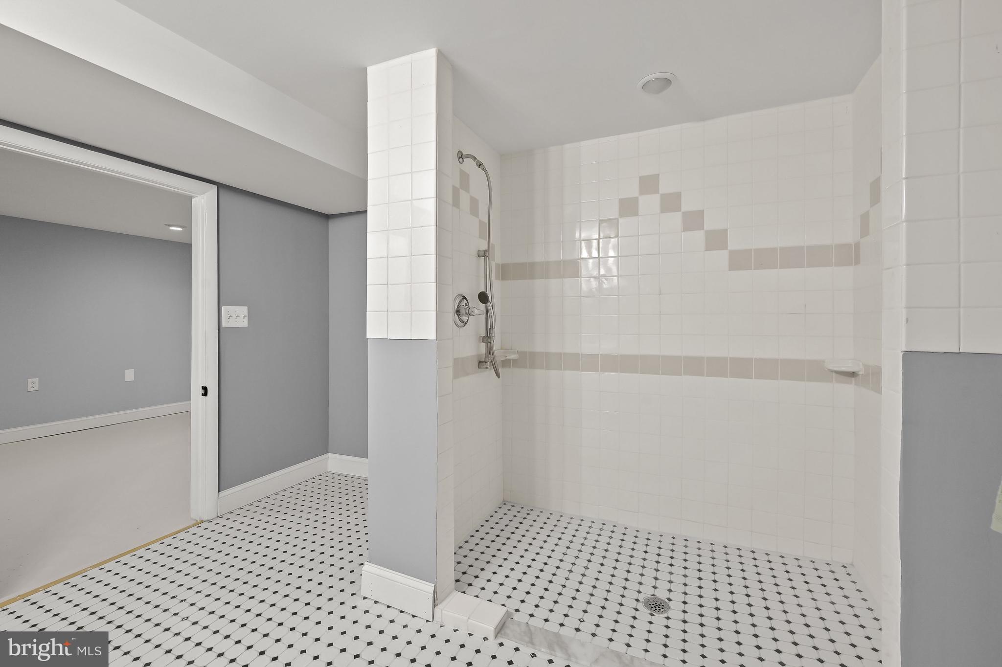 WOODBRIDGE VALLEY - Residential