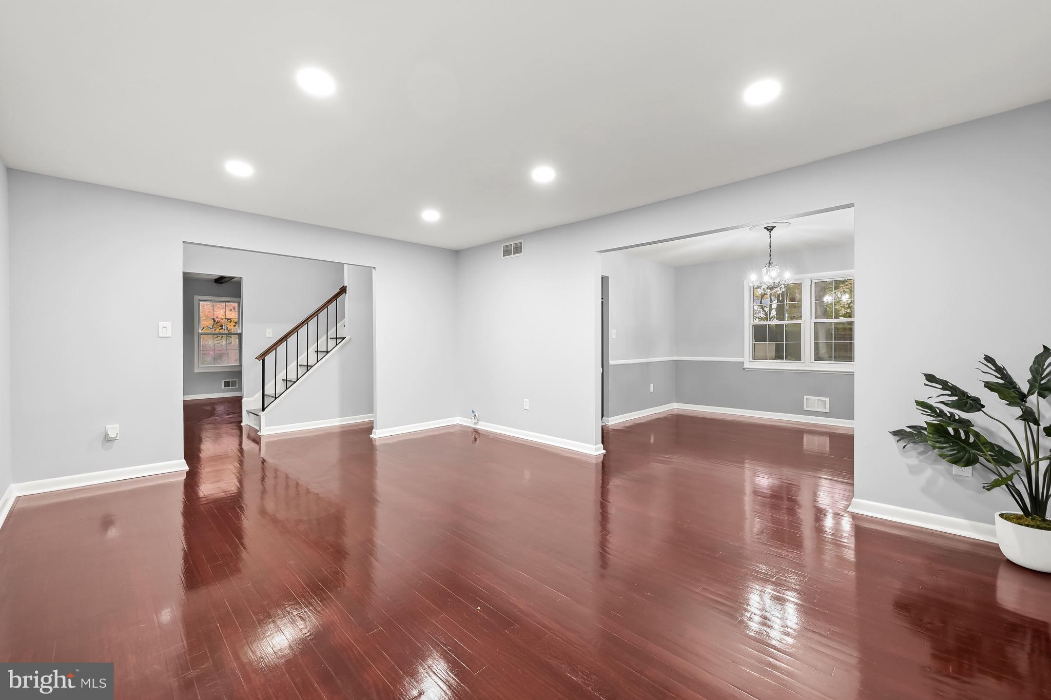 WOODBRIDGE VALLEY - Residential