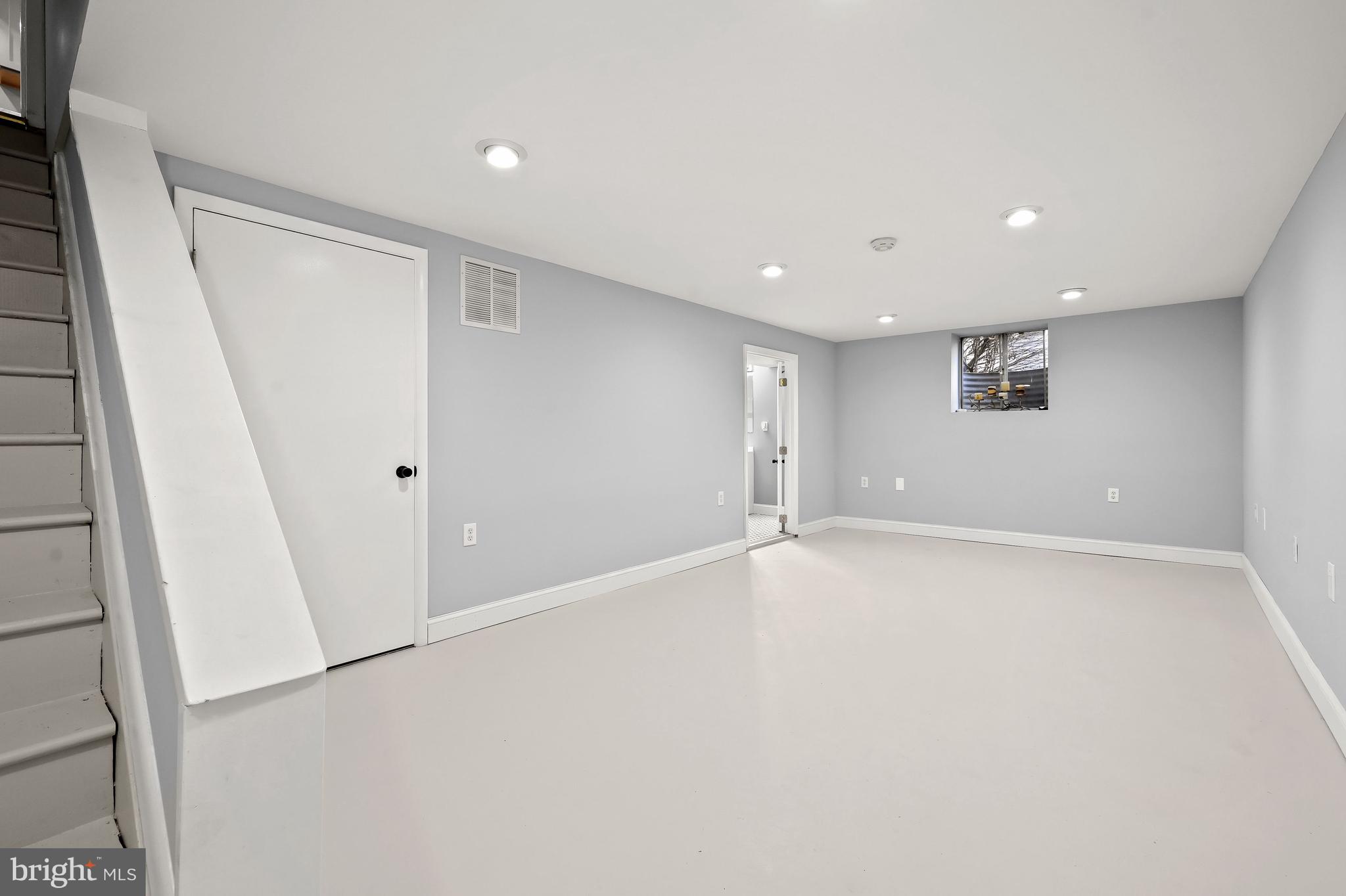 WOODBRIDGE VALLEY - Residential