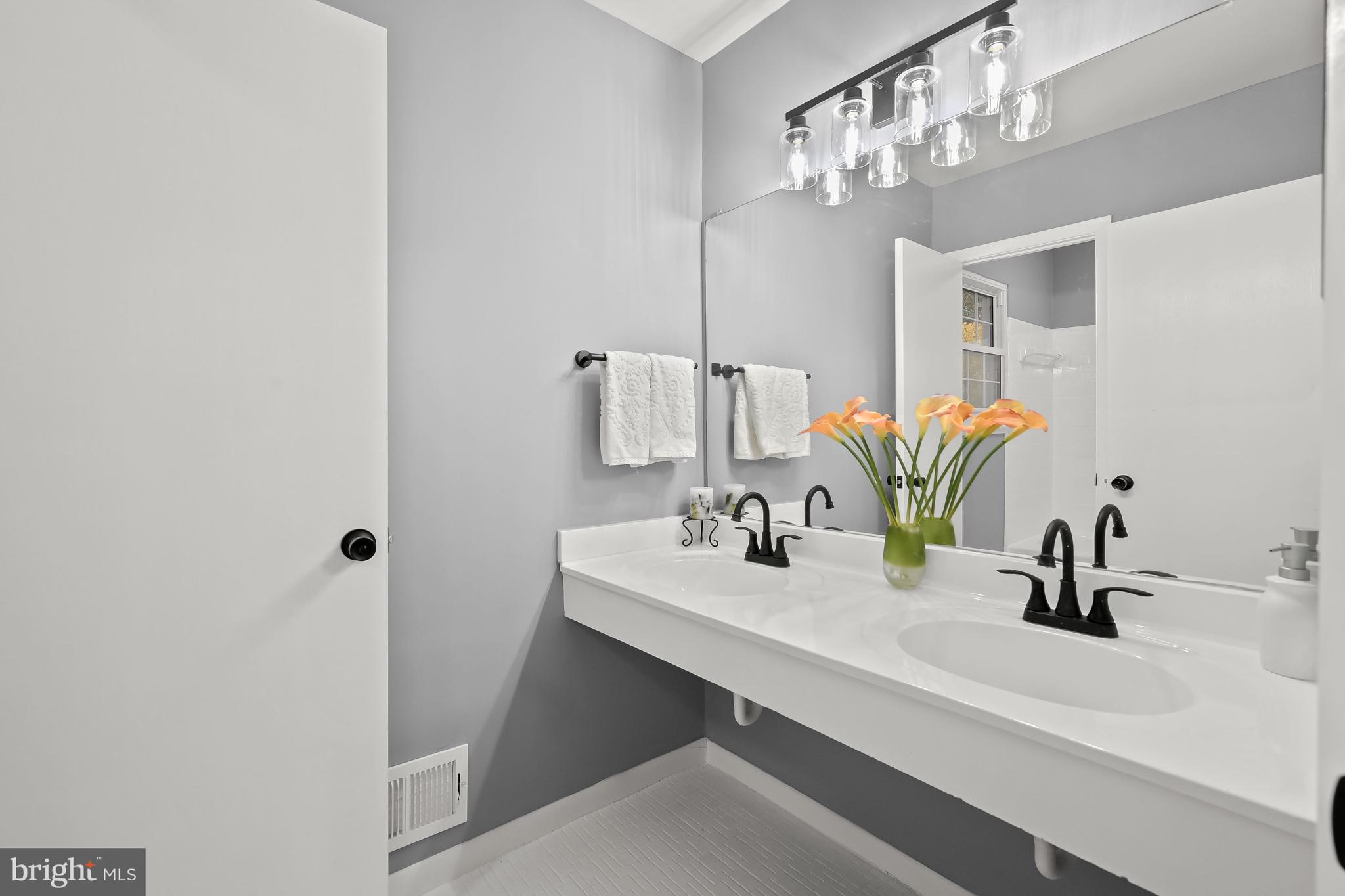 WOODBRIDGE VALLEY - Residential