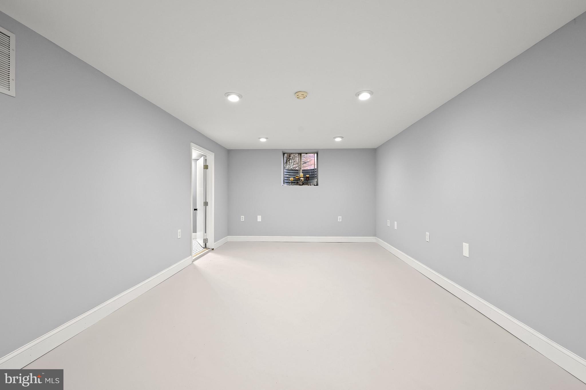 WOODBRIDGE VALLEY - Residential