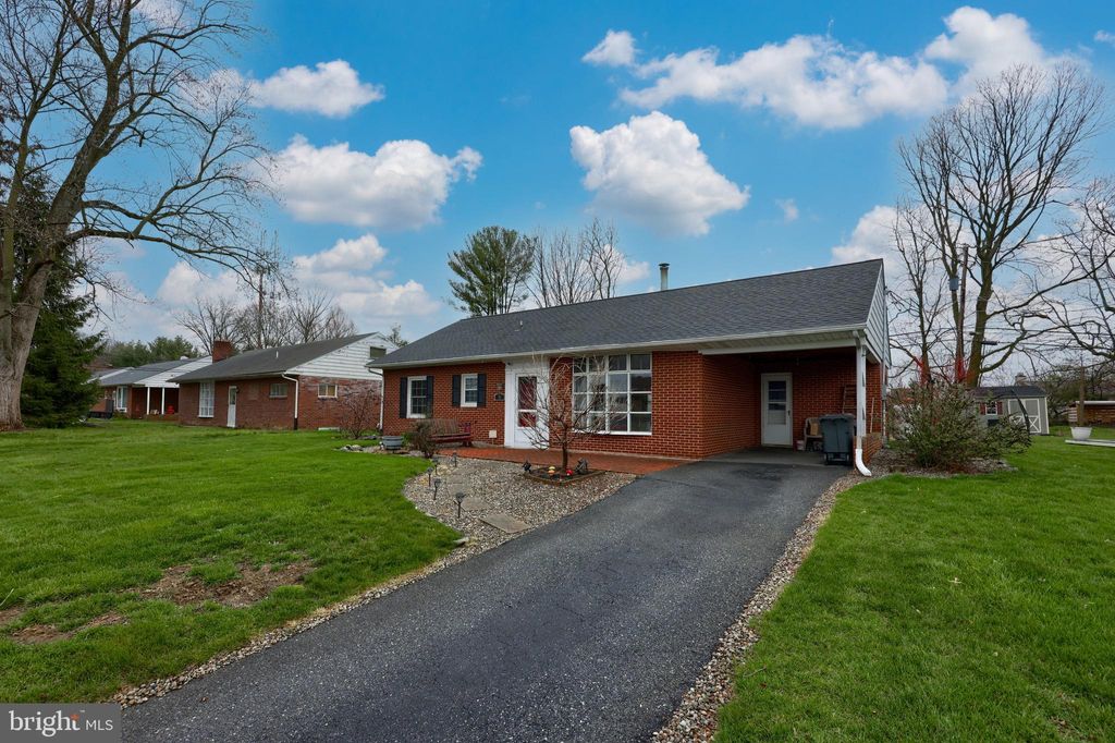 Photo of 51 Pilgrim Drive, Lancaster, PA 17603 (MLS # PALA2048844)