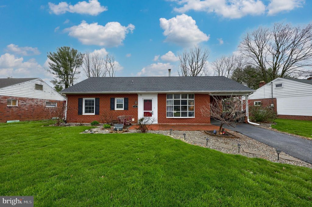 Photo of 51 Pilgrim Drive, Lancaster, PA 17603 (MLS # PALA2048844)