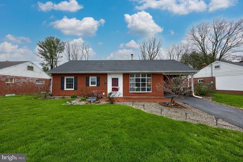 Photo of 51 Pilgrim Drive, Lancaster, PA 17603 (MLS # PALA2048844)