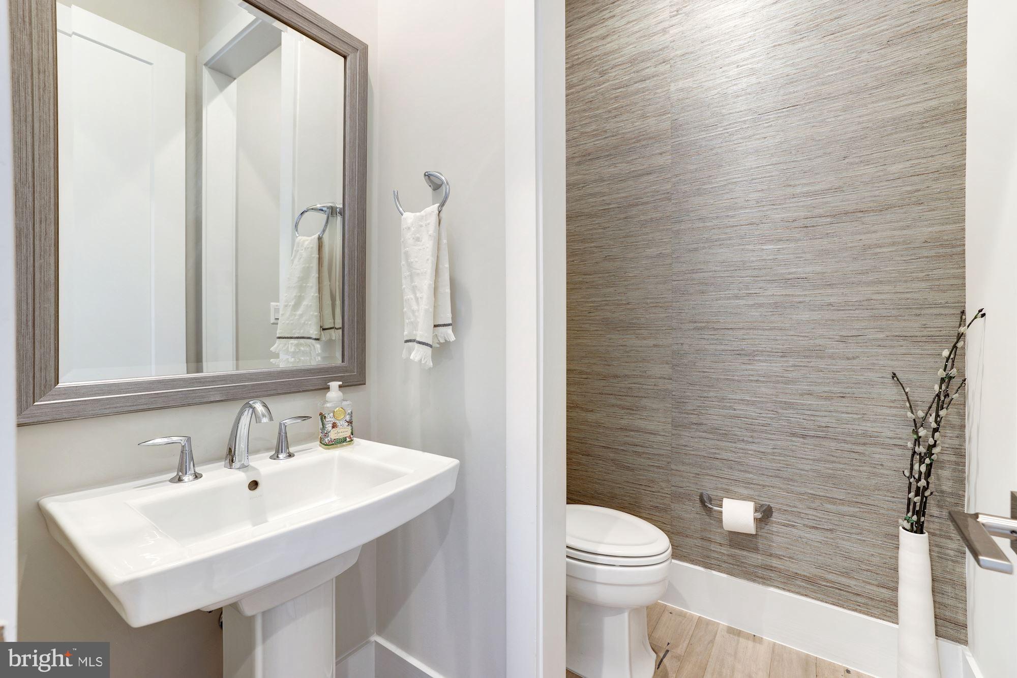 RETREAT AT MCLEAN AND MEHR FARM - Residential