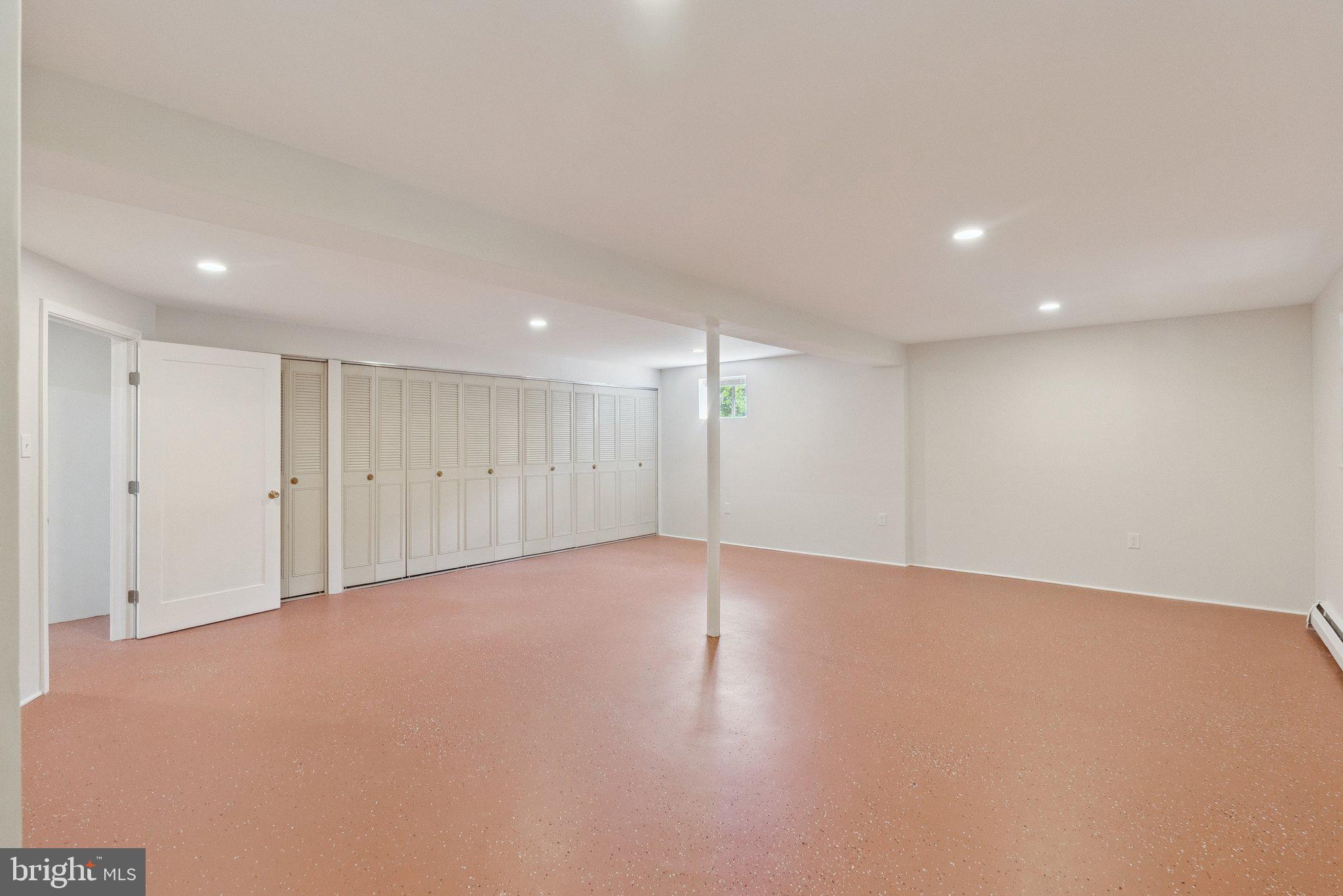 NORTH SHERWOOD FOREST - Residential