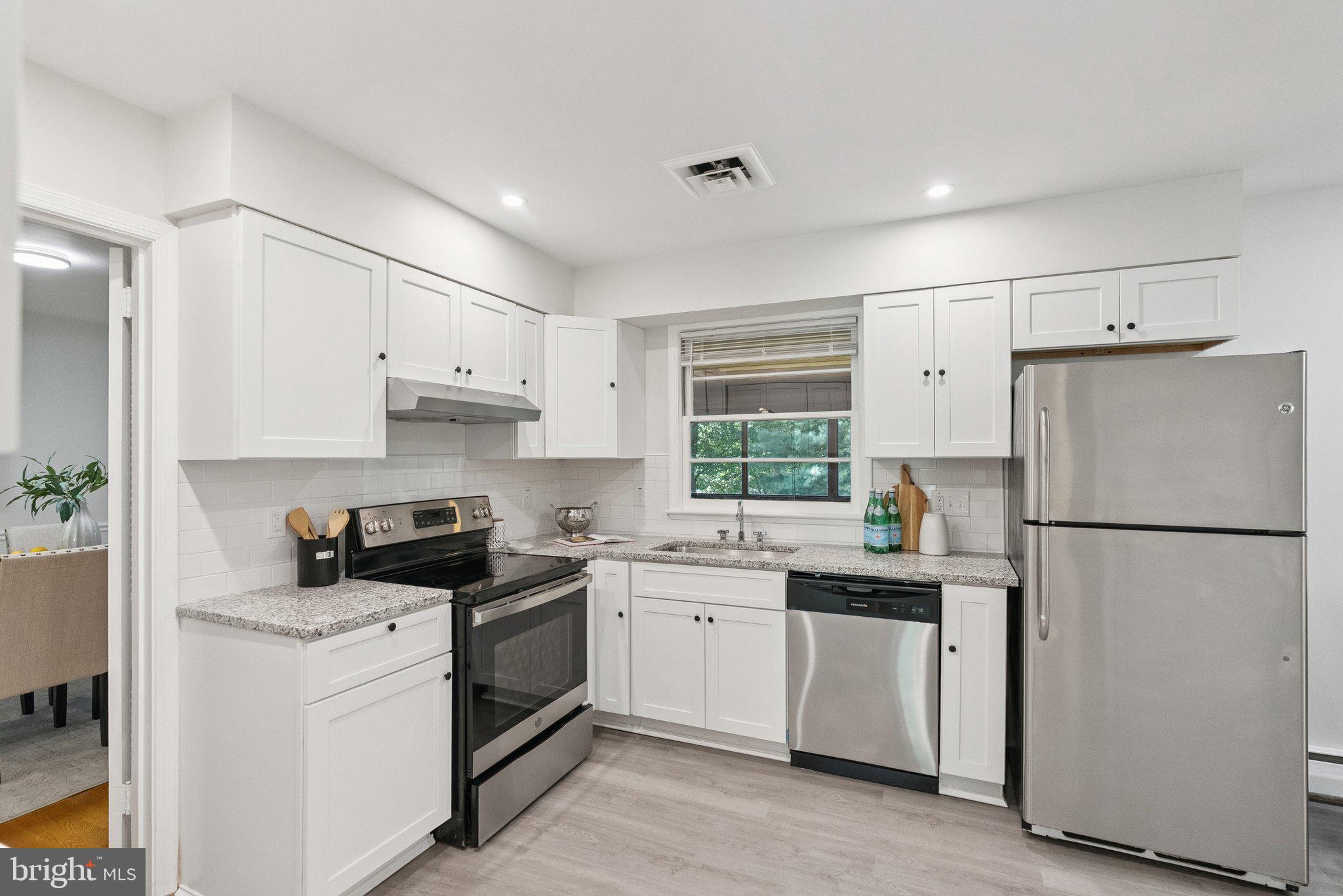 NORTH SHERWOOD FOREST - Residential