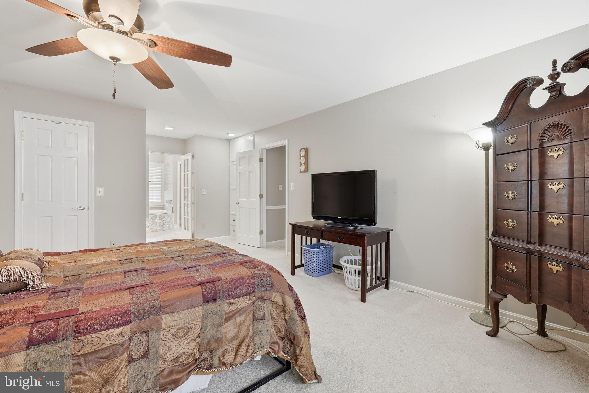 TWIN LAKES - Residential