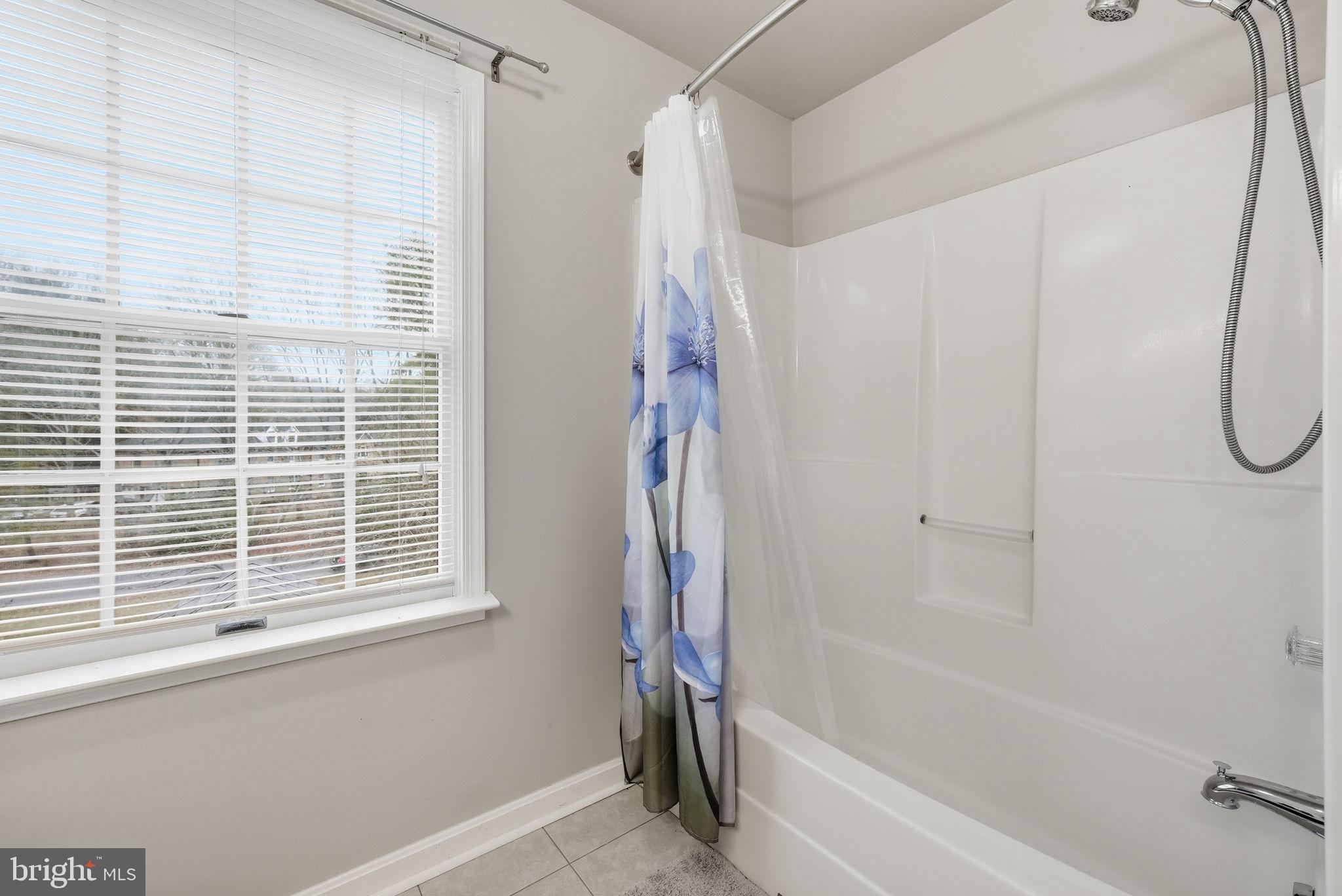 TWIN LAKES - Residential