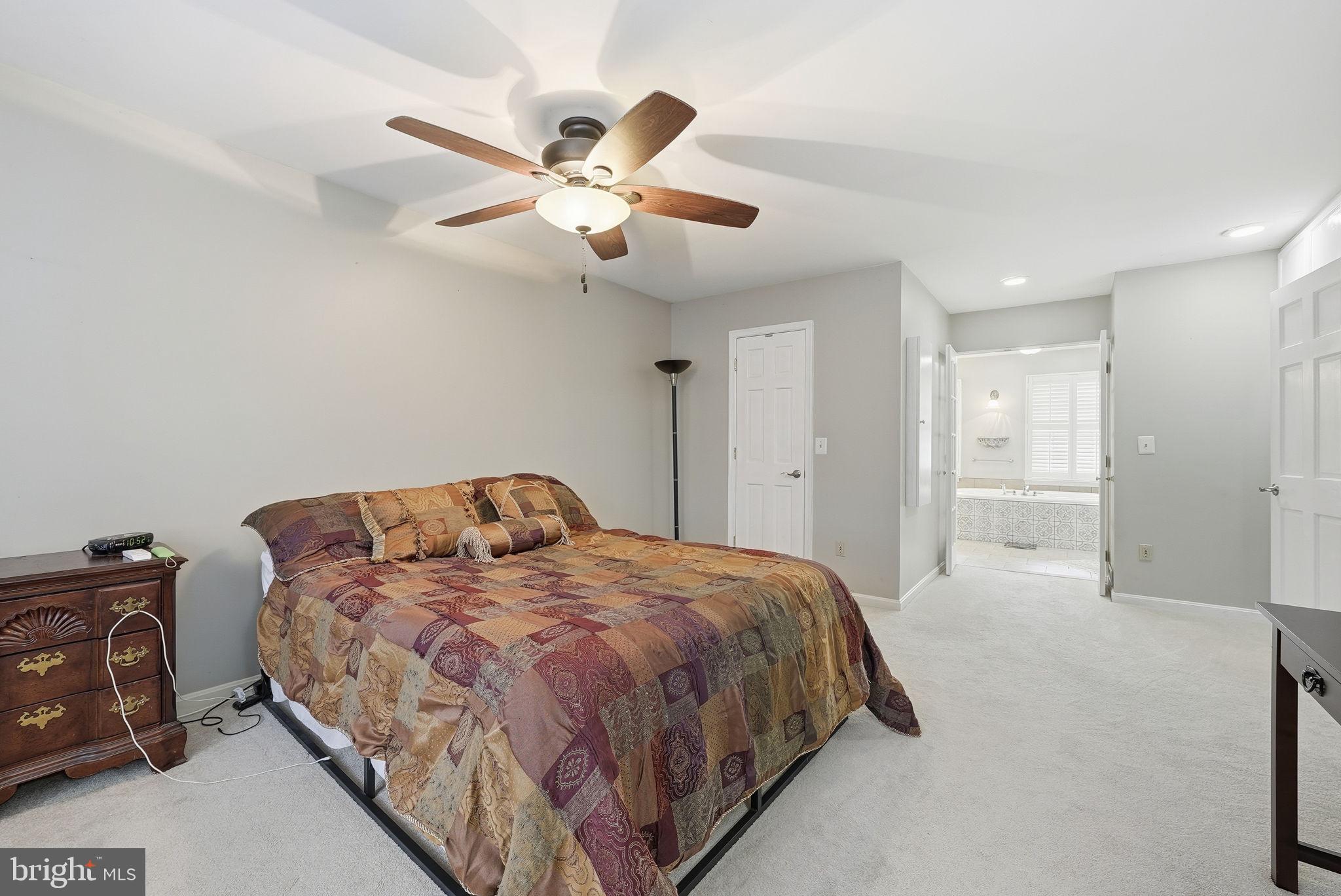 TWIN LAKES - Residential