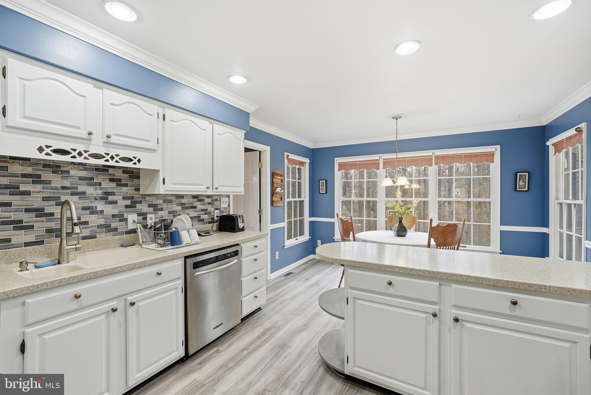 TWIN LAKES - Residential