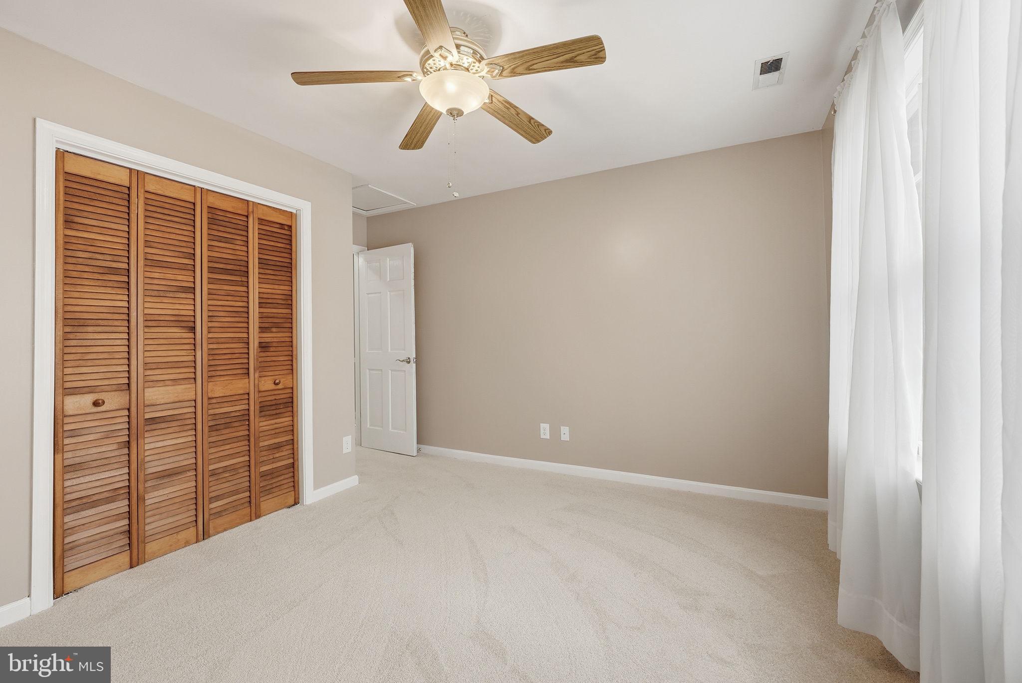 TWIN LAKES - Residential