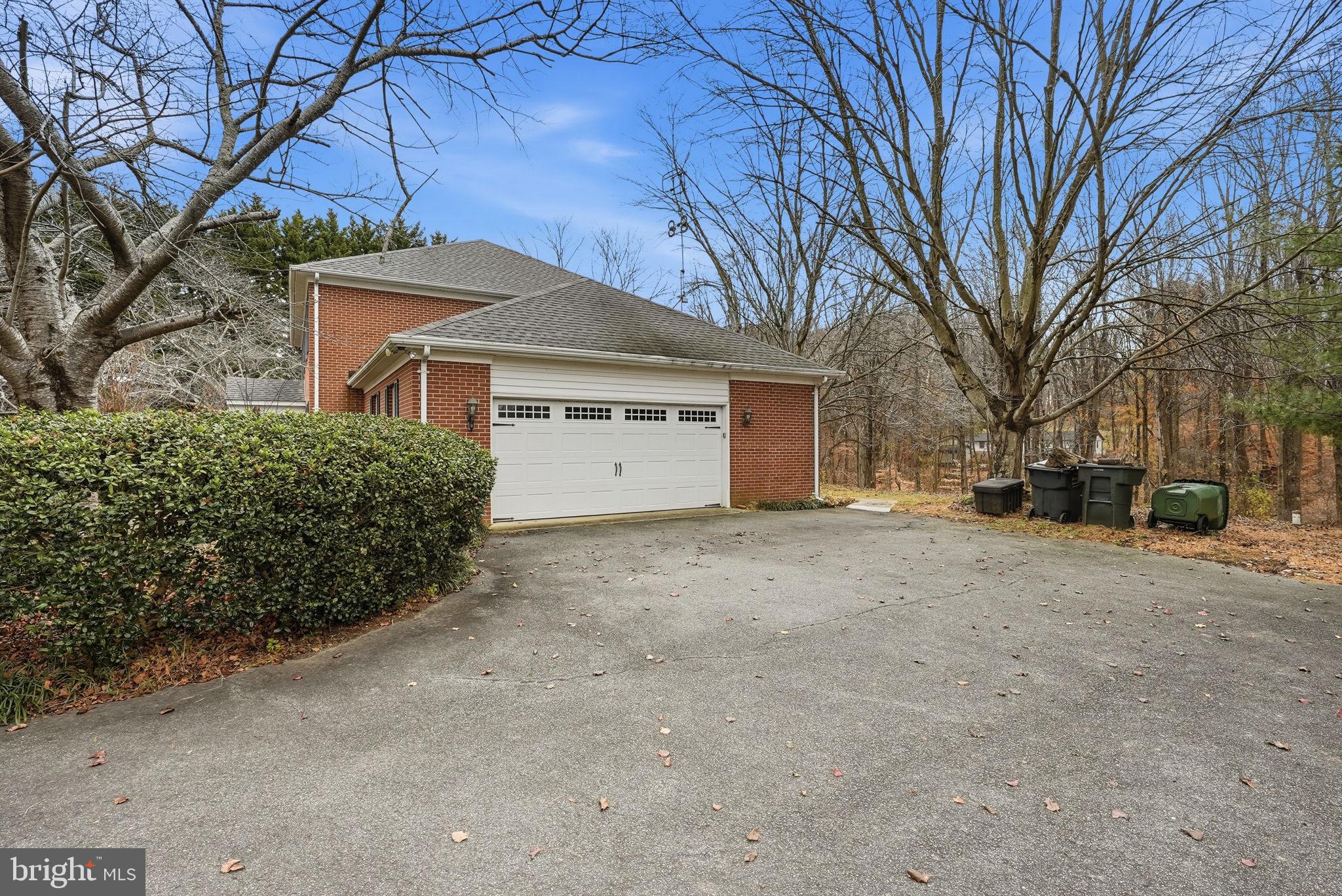 TWIN LAKES - Residential