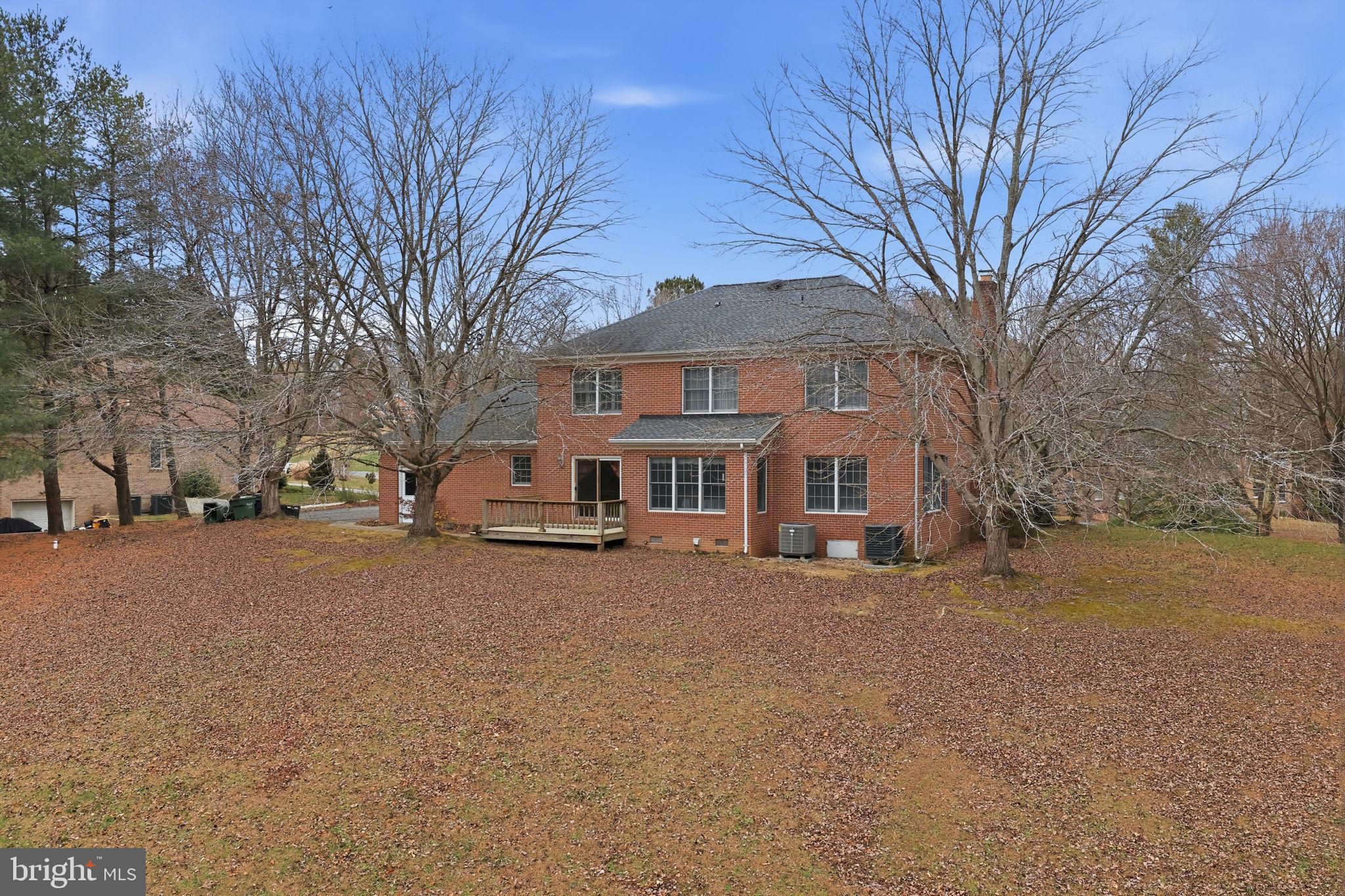 TWIN LAKES - Residential