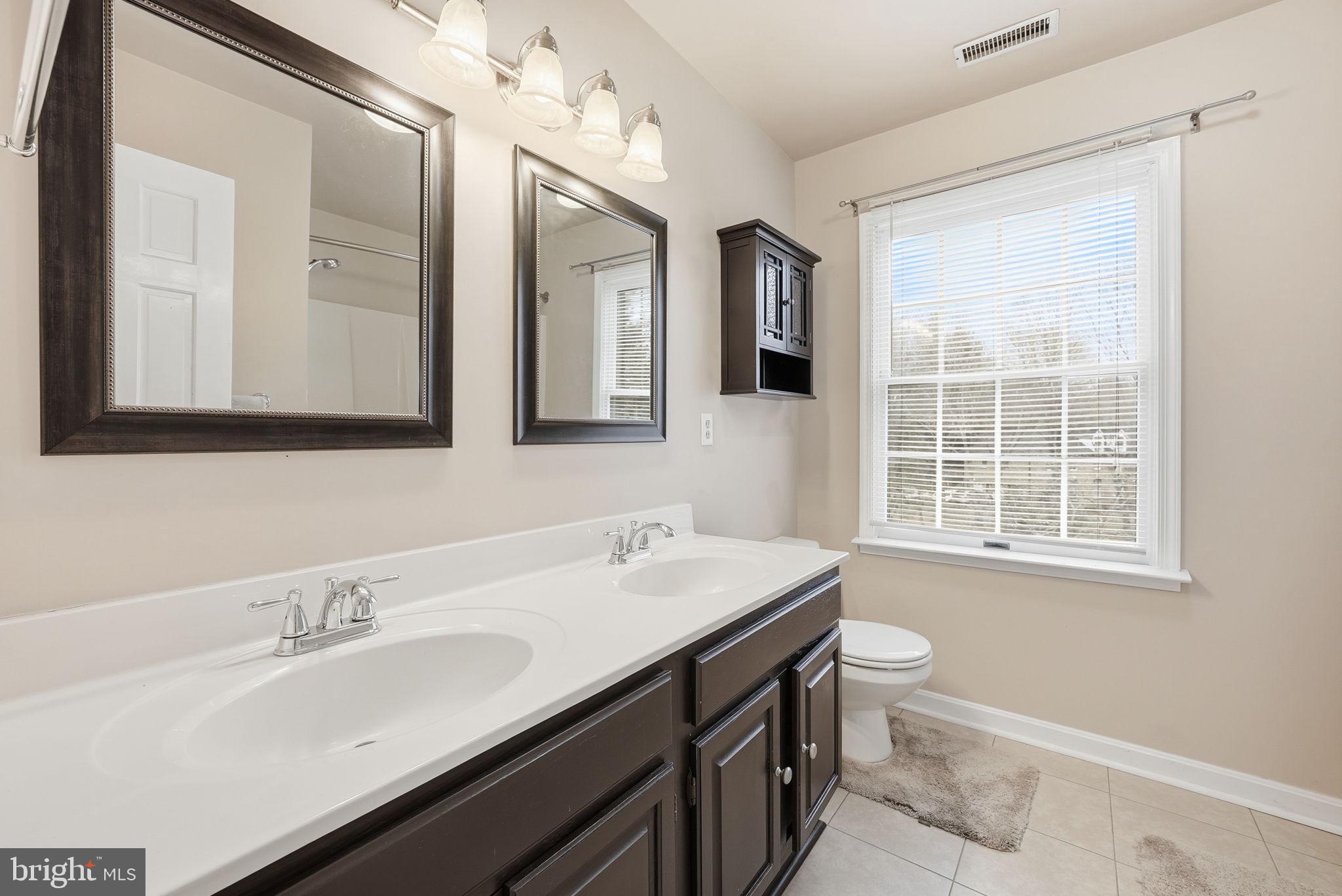 TWIN LAKES - Residential