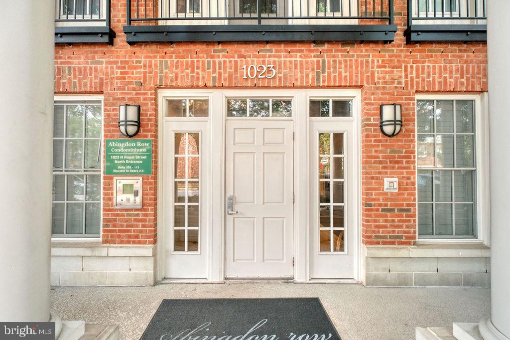 1023 ROYAL STREET N 204