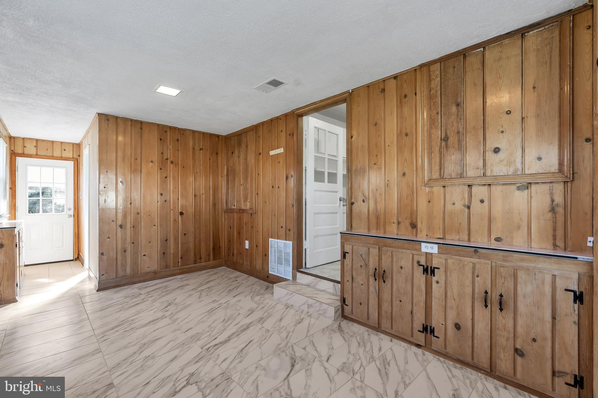 PIMMIT HILLS - Residential Lease