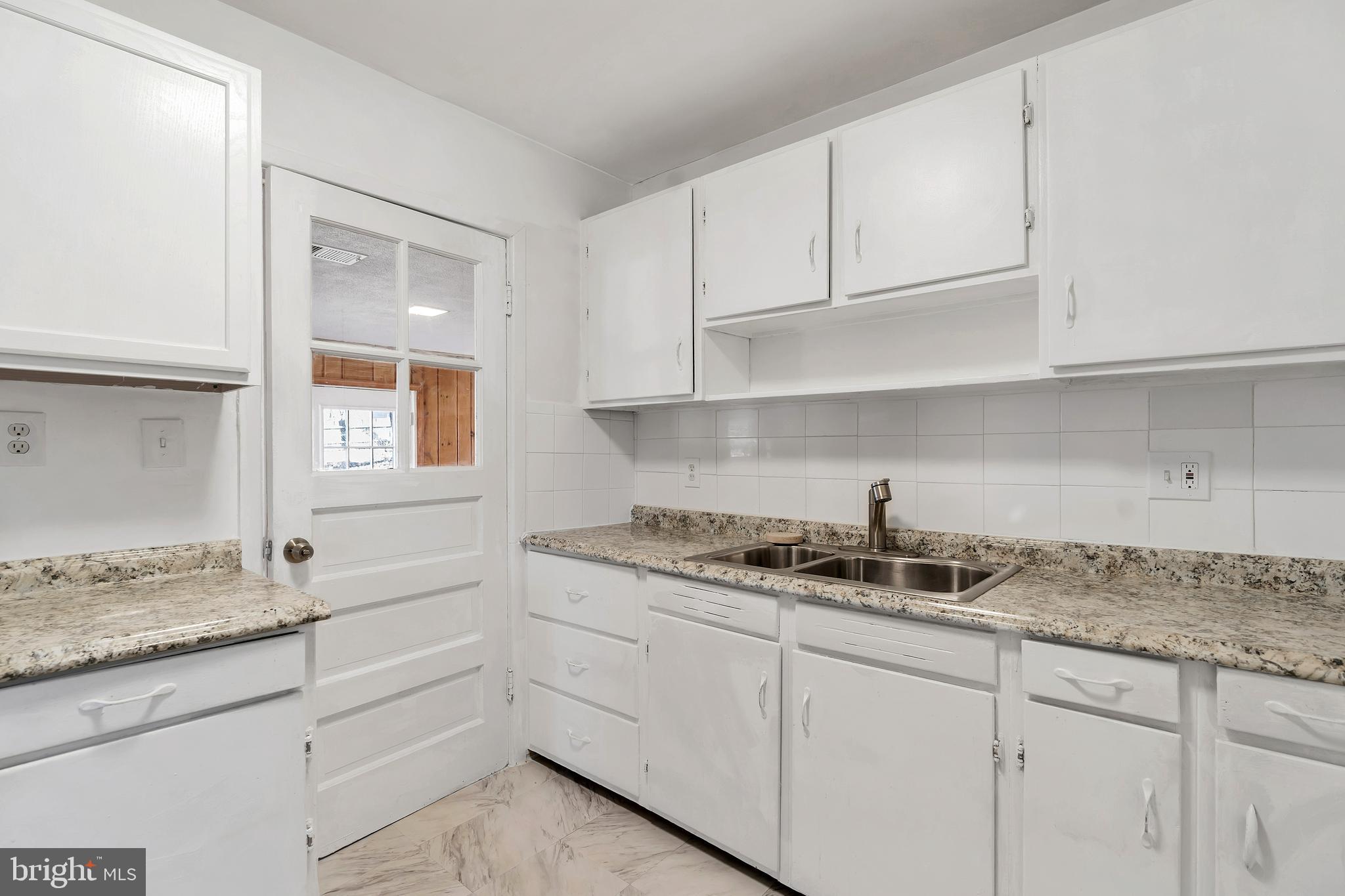 PIMMIT HILLS - Residential Lease