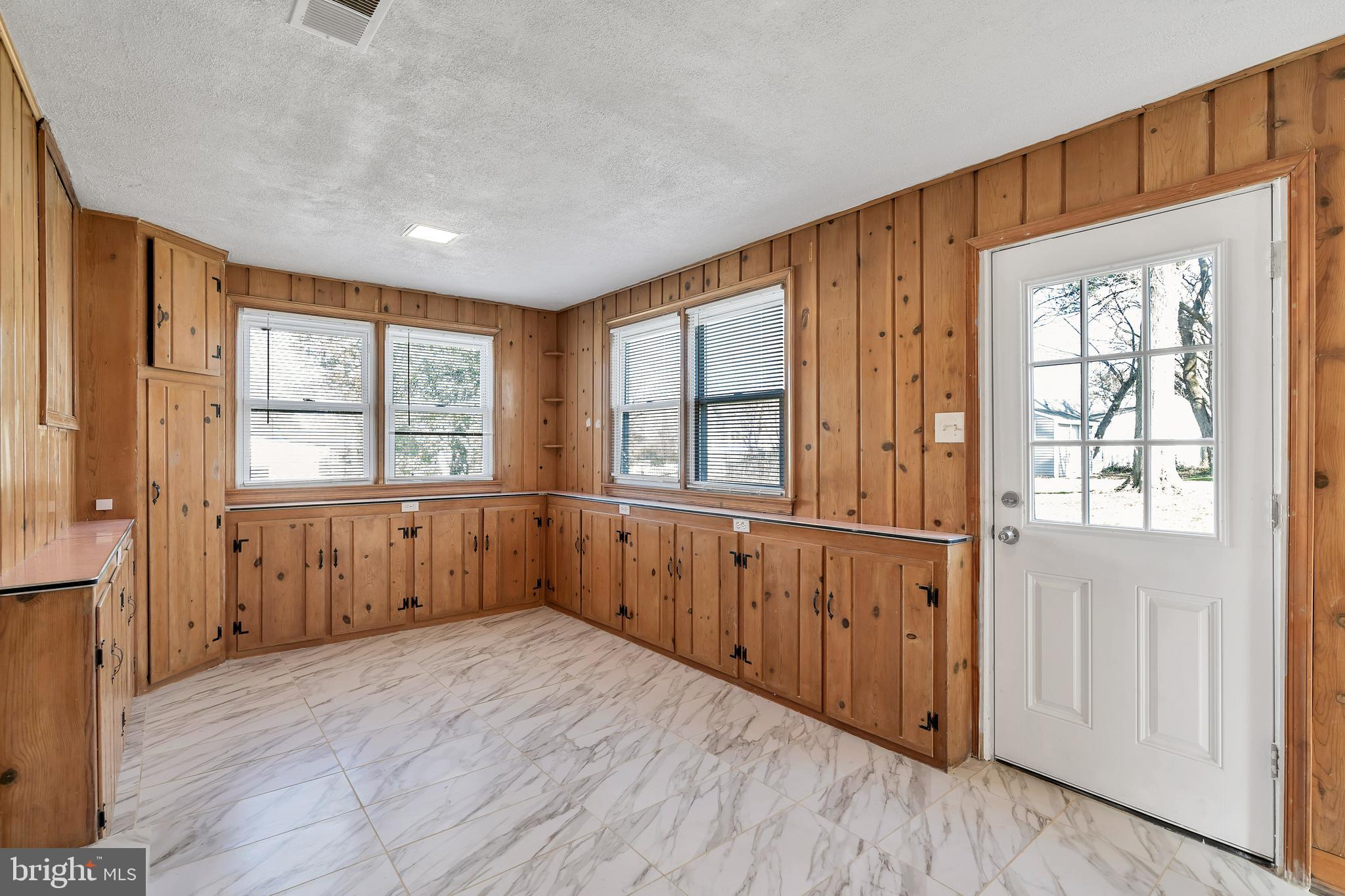 PIMMIT HILLS - Residential Lease