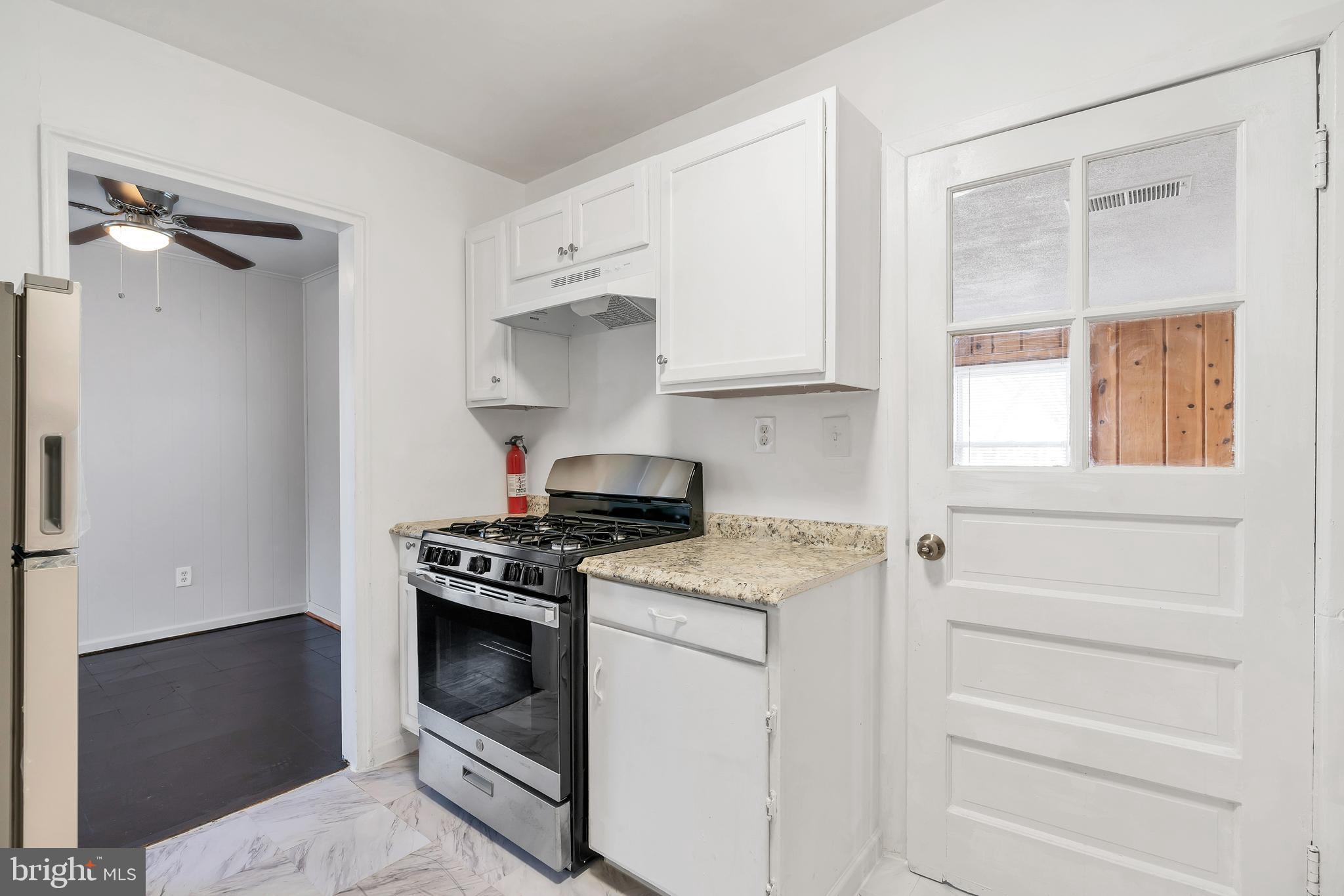 PIMMIT HILLS - Residential Lease