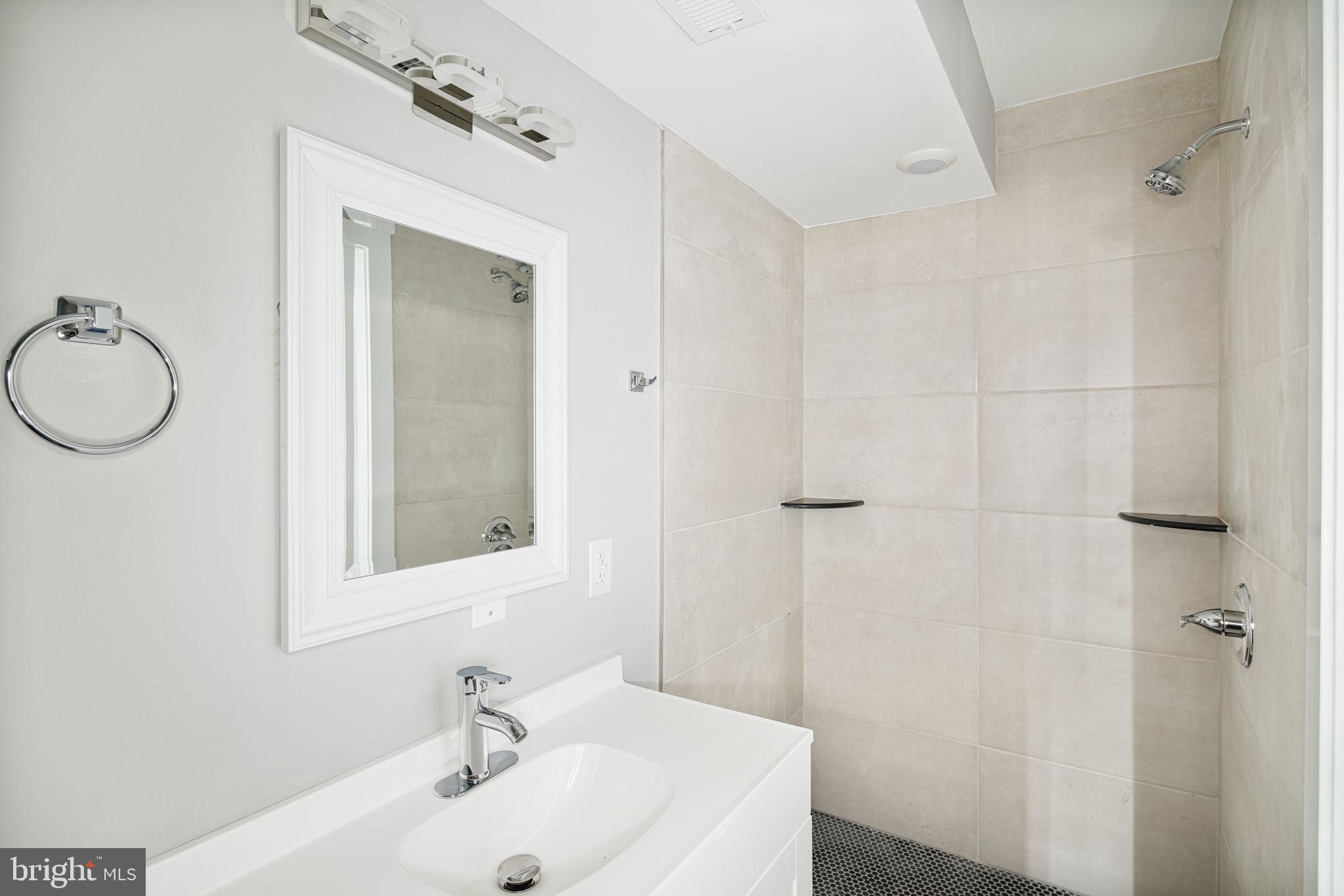 POPLAR - Residential Lease