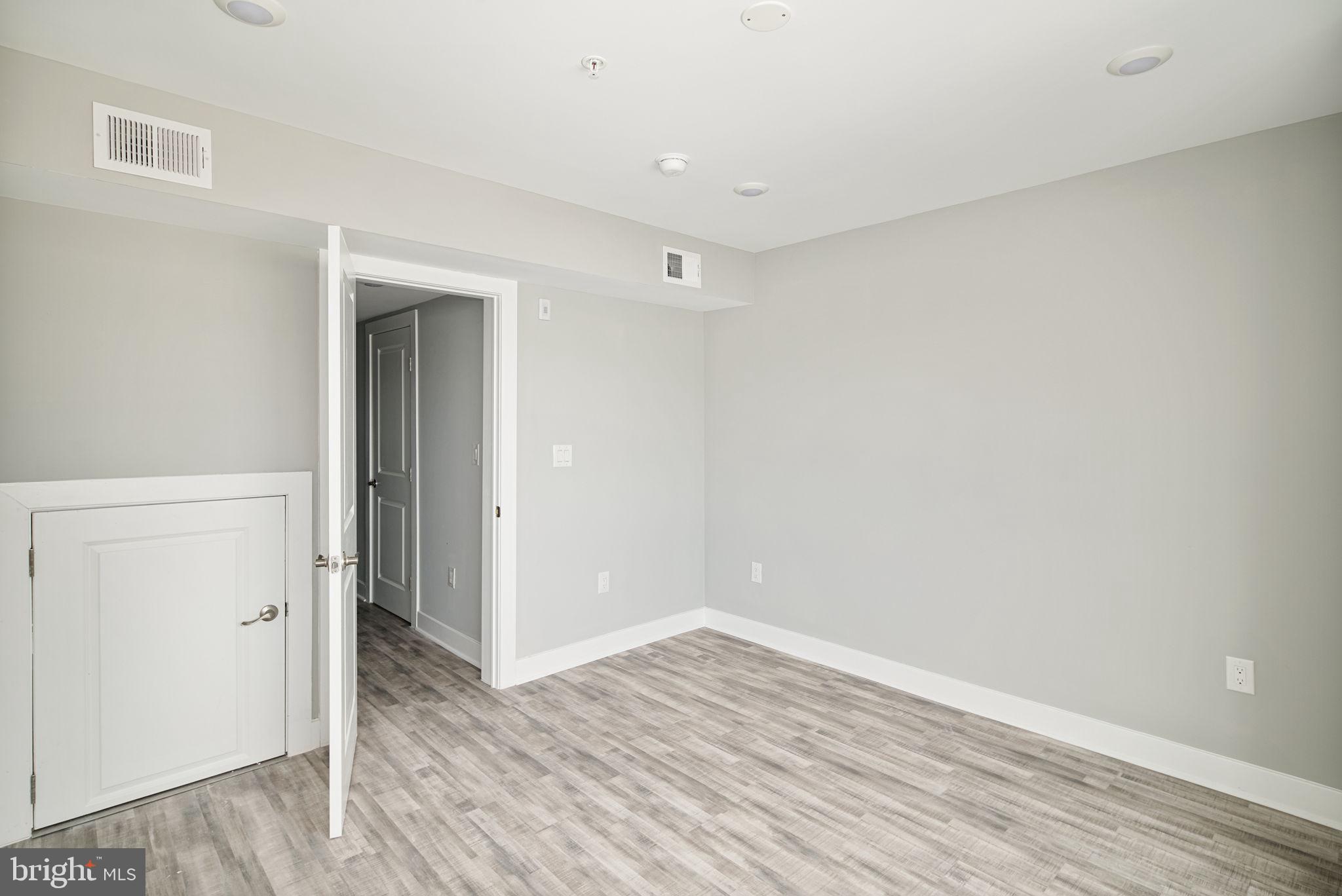 POPLAR - Residential Lease