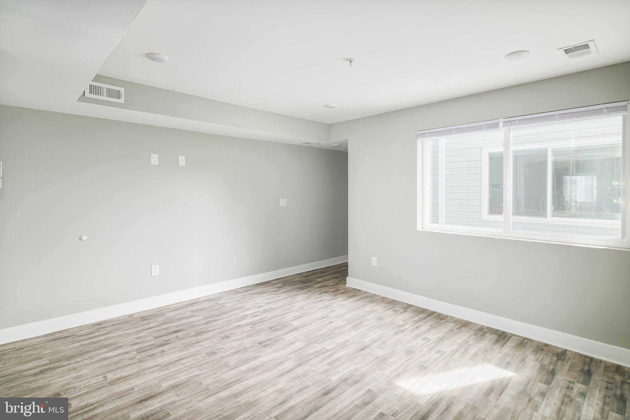 POPLAR - Residential Lease