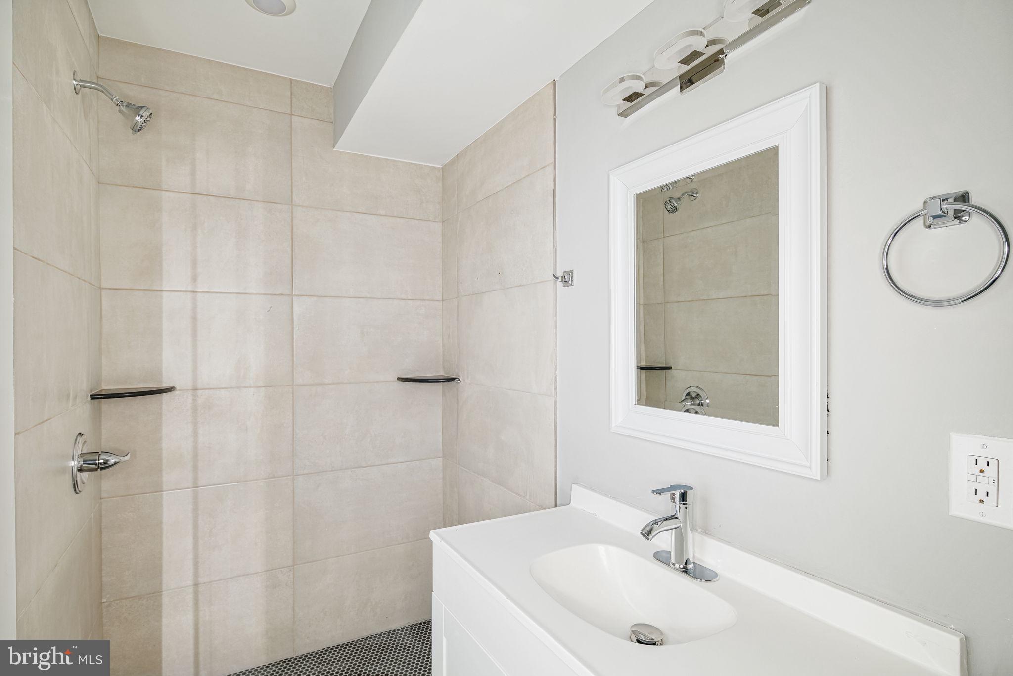 POPLAR - Residential Lease