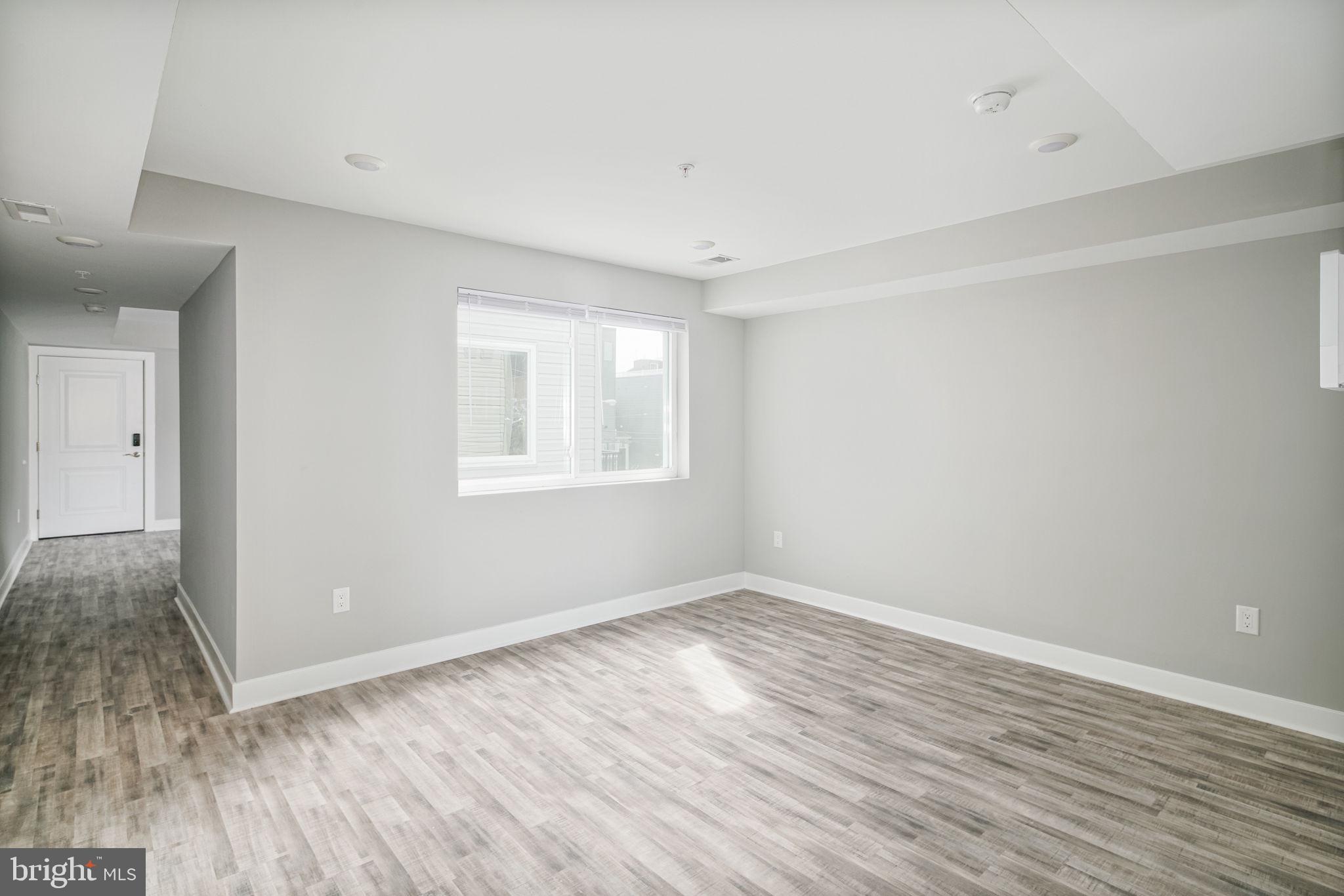 POPLAR - Residential Lease