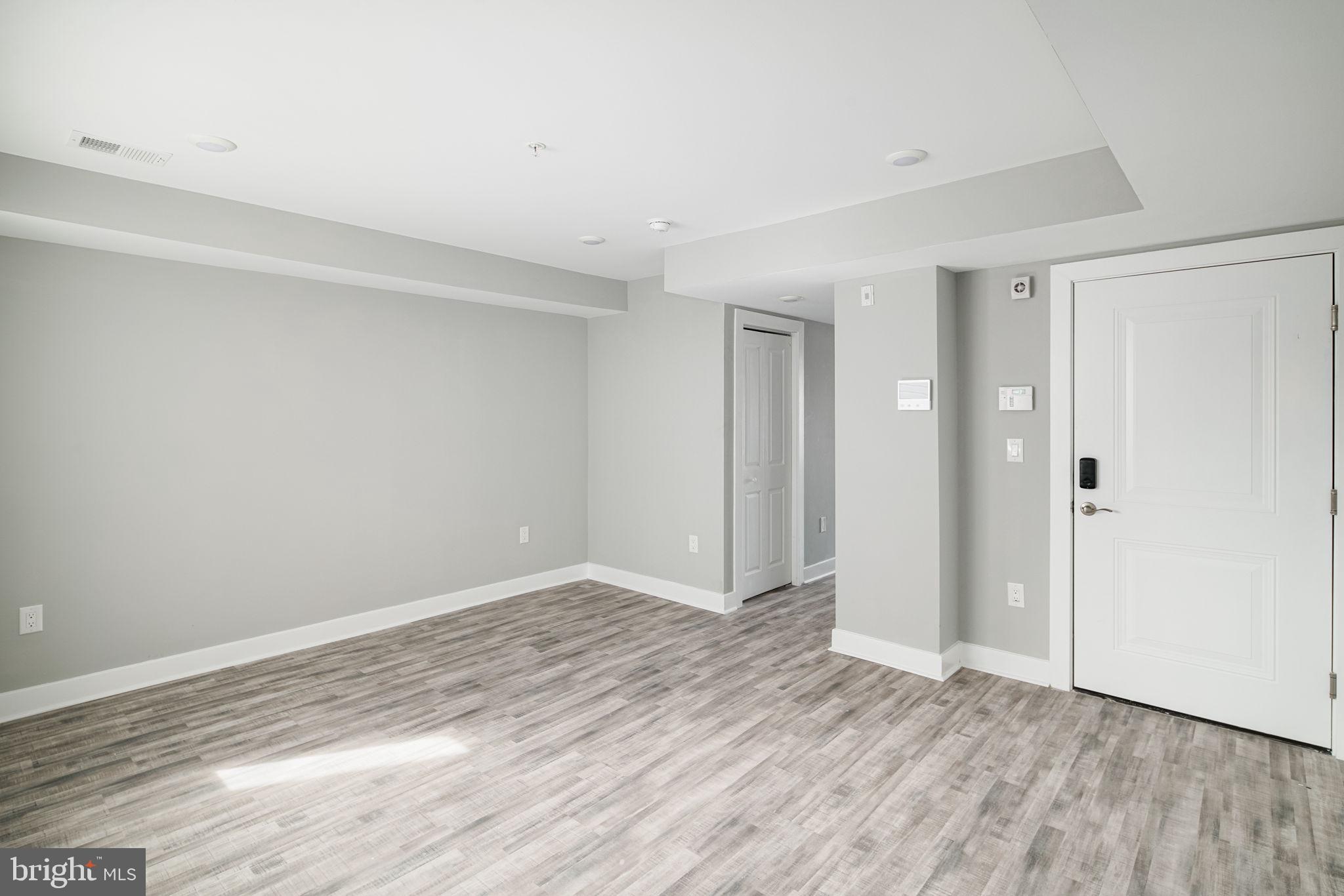 POPLAR - Residential Lease