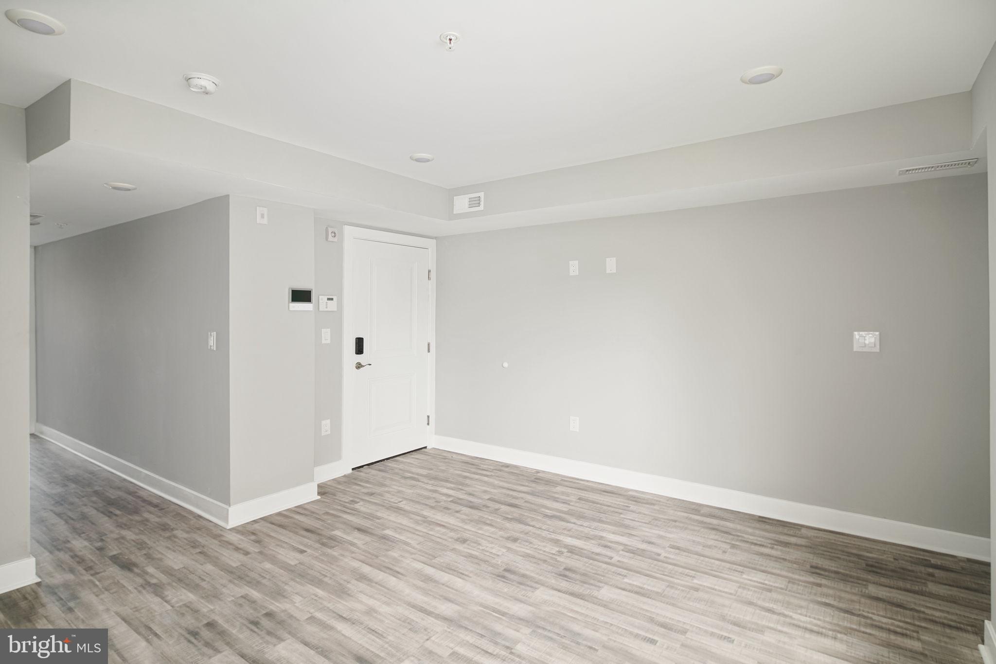 POPLAR - Residential Lease