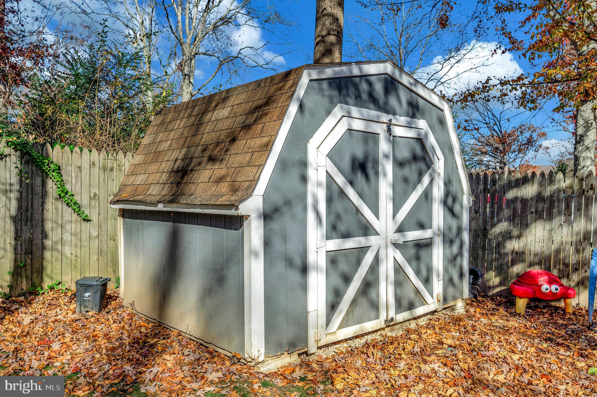 STONEYBROOKE - Residential