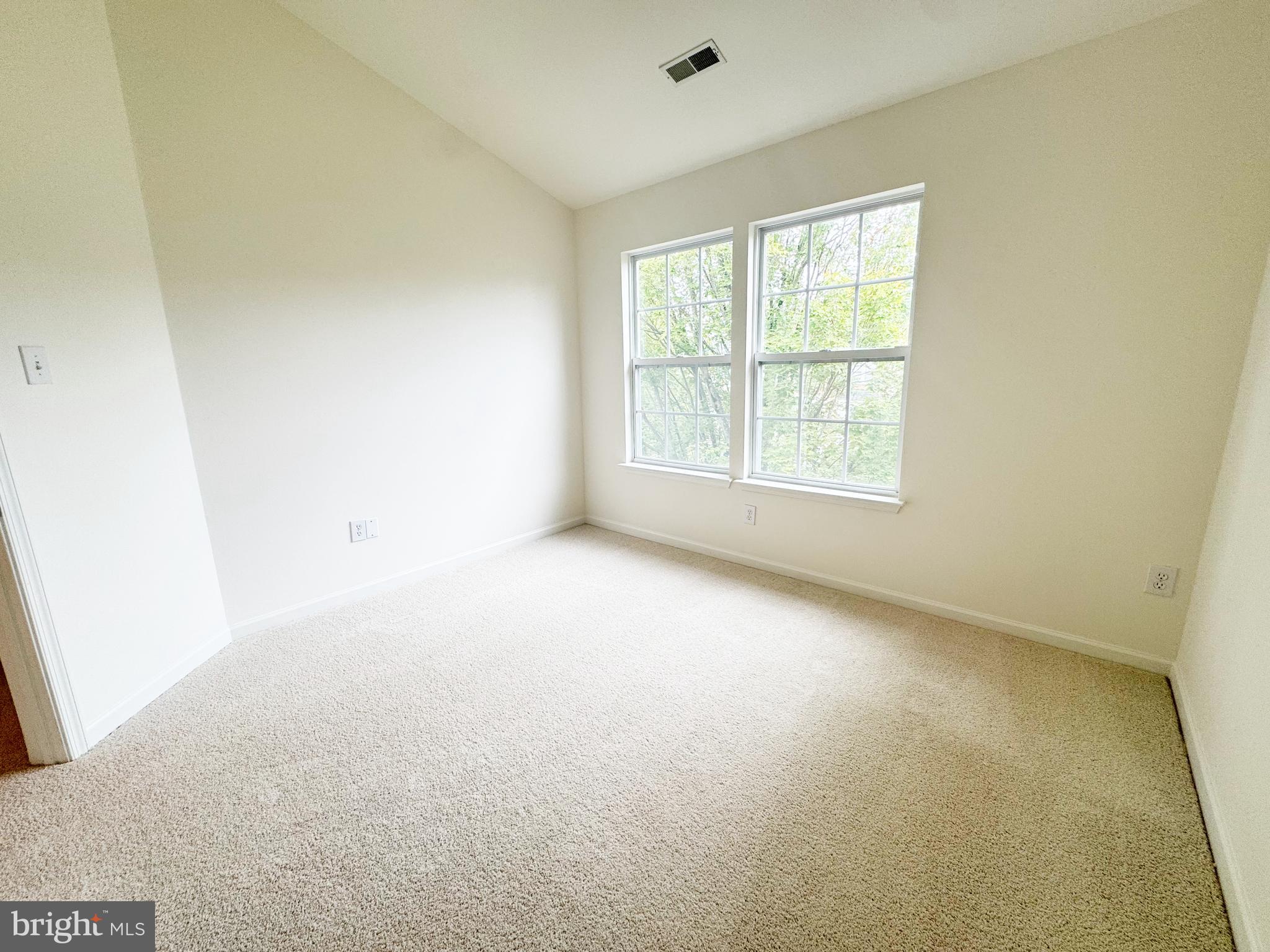 HOLLIFIELD STATION - Residential